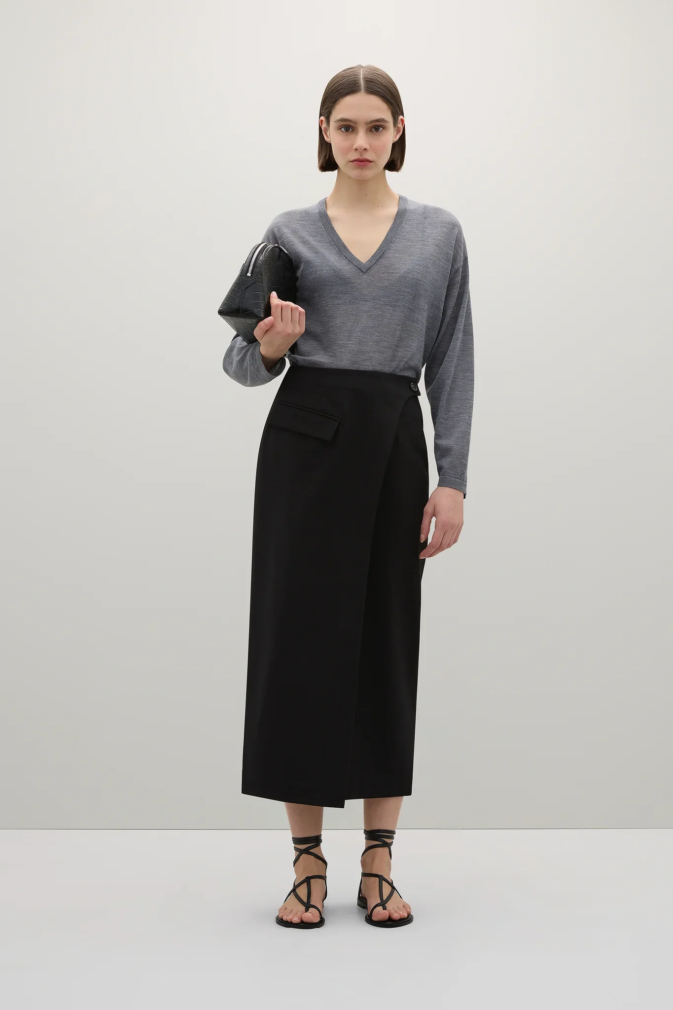 S21-Ernest_Skirt_Black-25735-A.Emery-D2-0747.webp