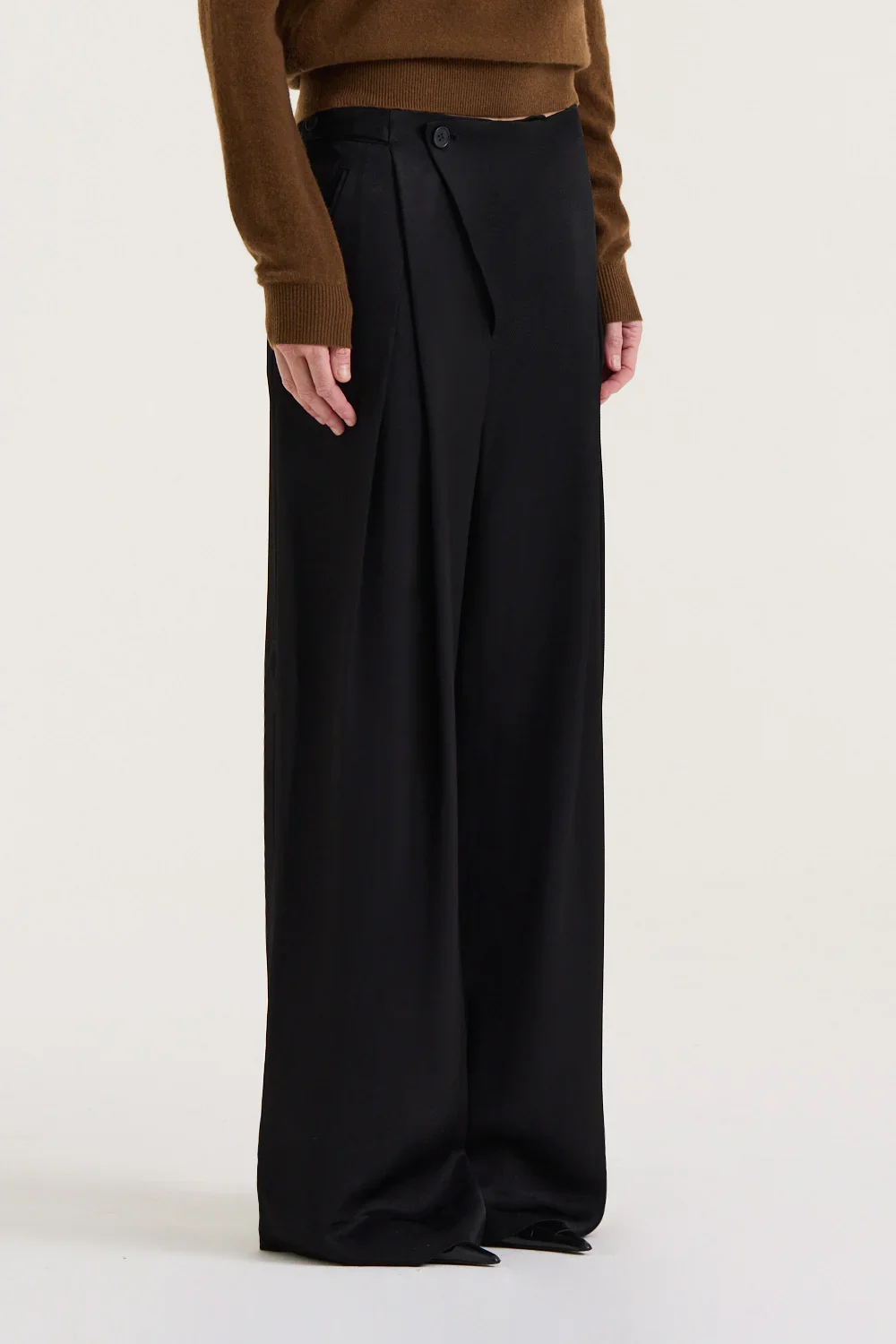 HE-1429-GALA-DRAPE-PANT-BLACK_5_1440x.webp