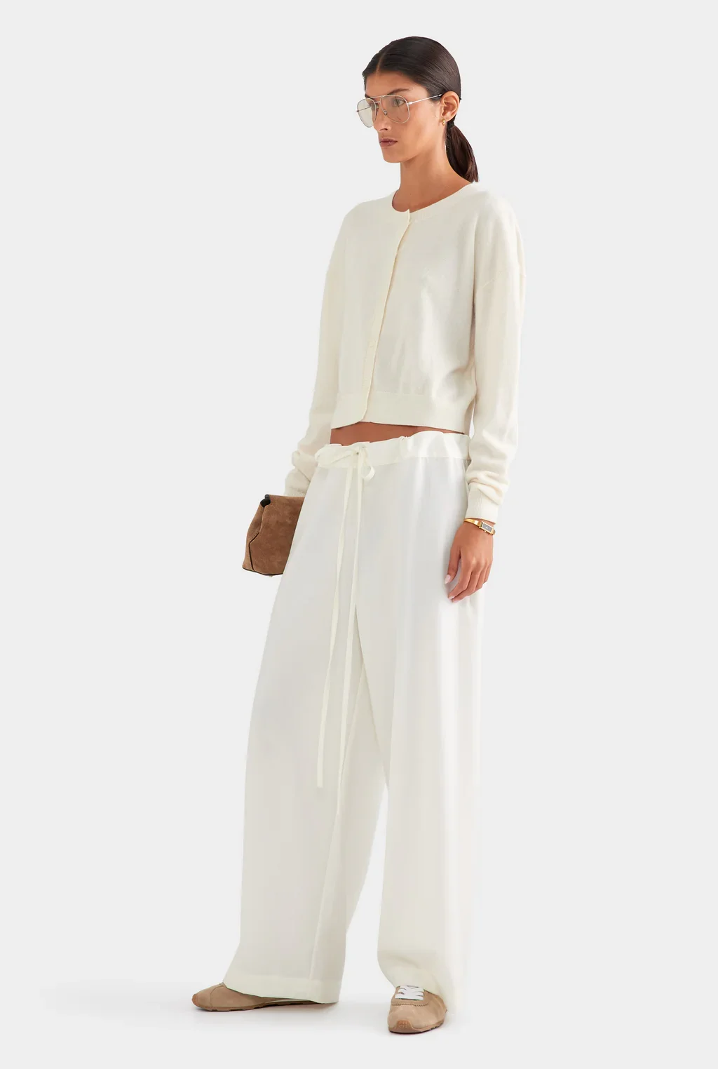 43028DropshoulderCashmereCardiganOffWhite_0077_5cd33ba1-d301-4e40-a59e-d340b423d79e.webp