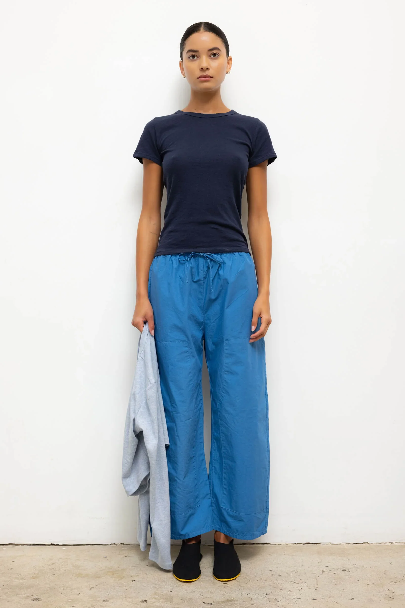 LESET_KYOTO_KYOTO-CARPENTER-PANT_BLEUET_ON-MODEL_1.webp