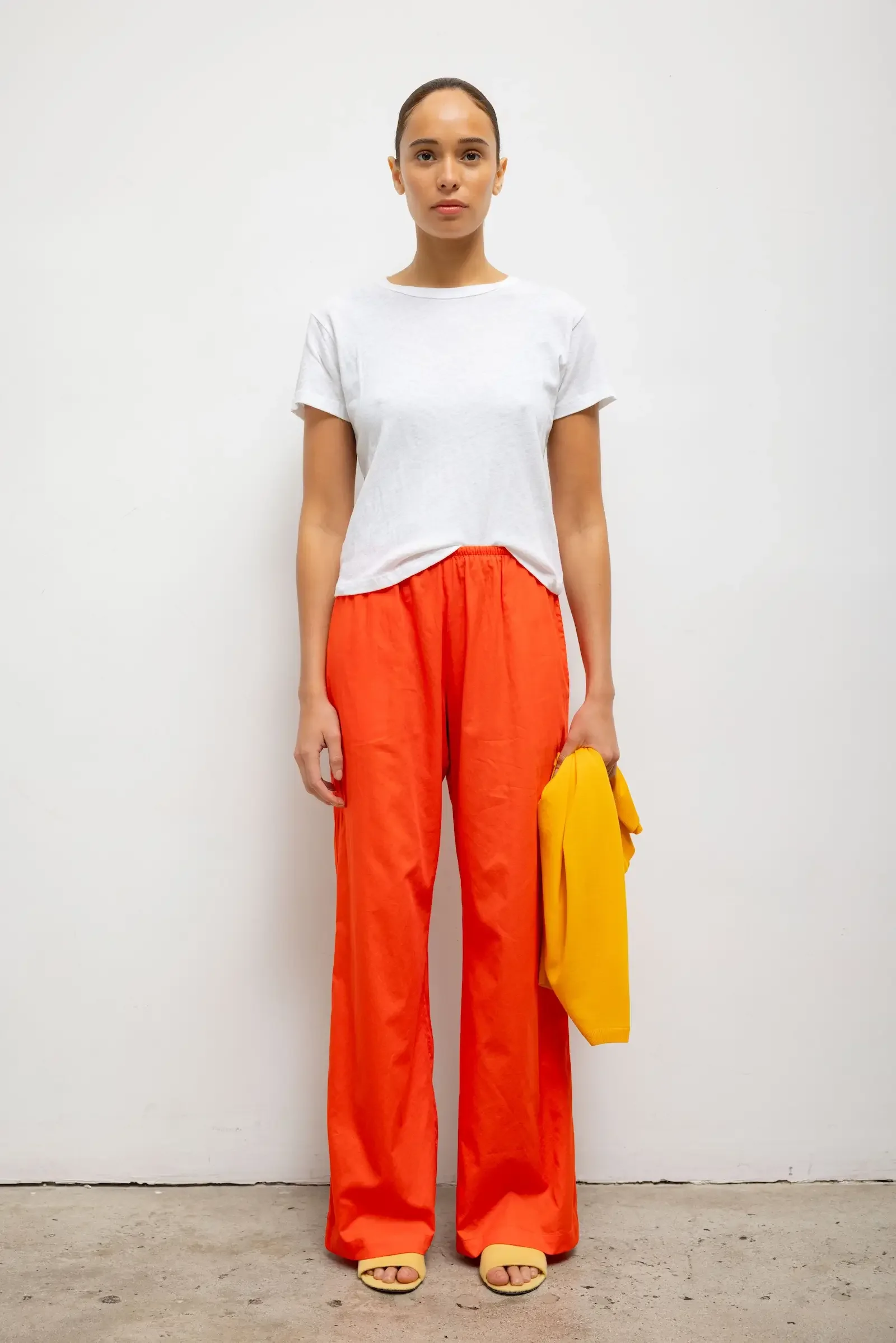LESET_YOKO_YOKOPOCKETPANT_FEU_ON-MODEL_31.webp