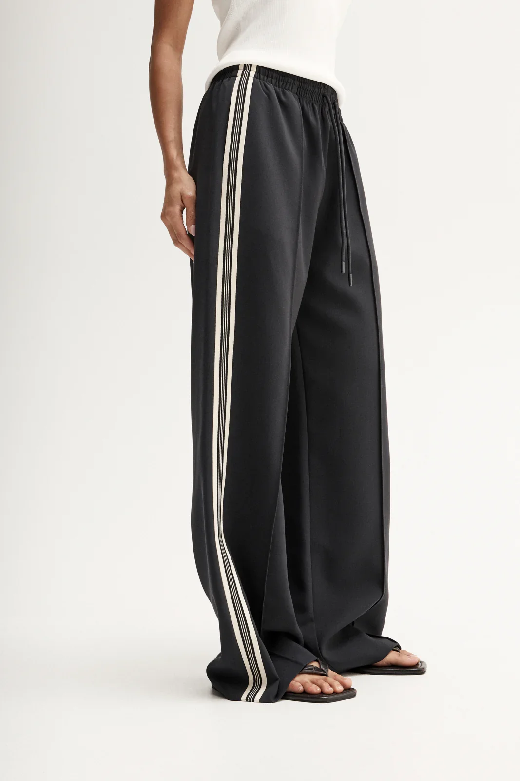 K62671_1LU_2.webp