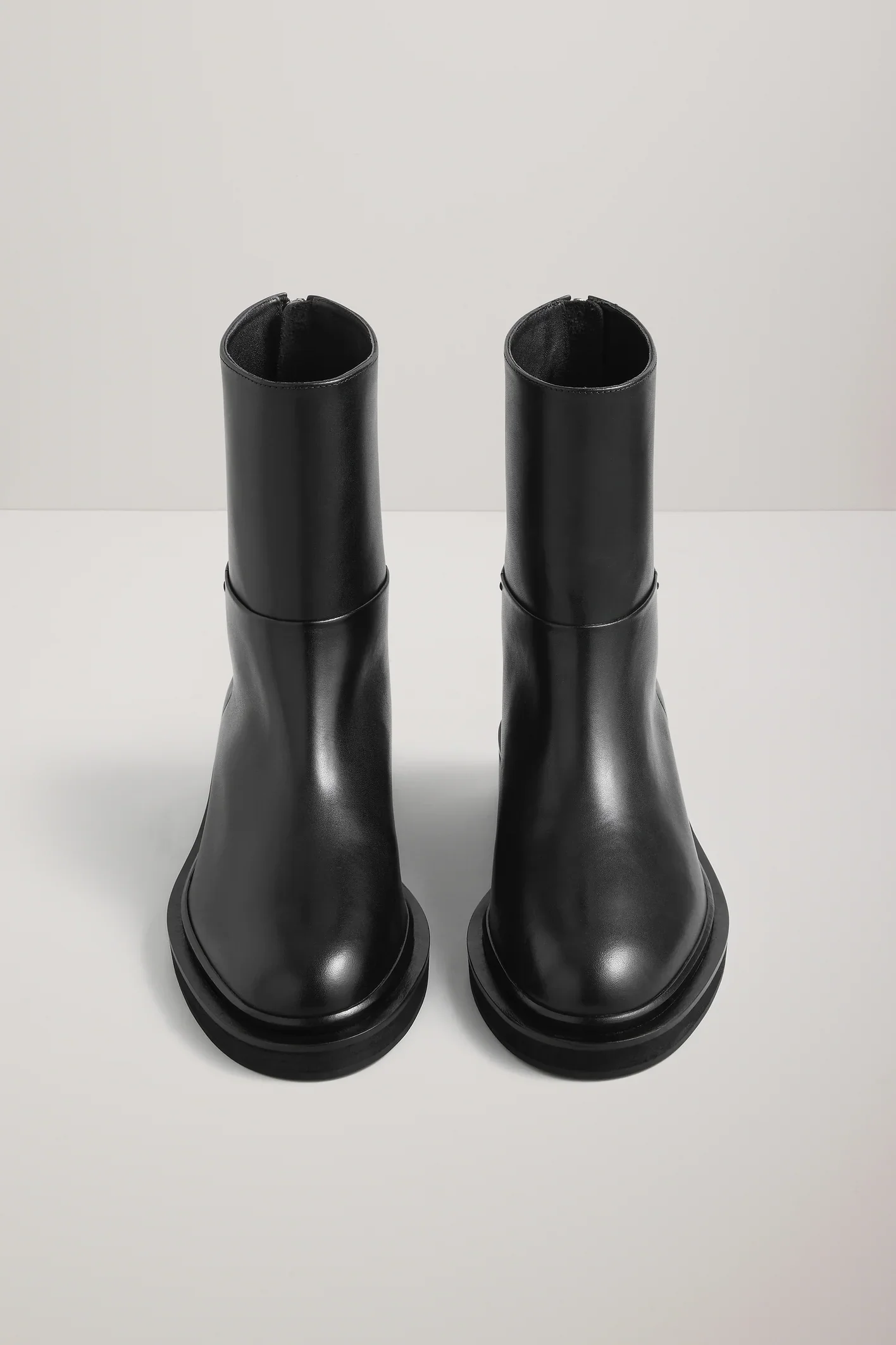 S34-Easton_Boot_Black-25999-A.Emery-A-0372.webp