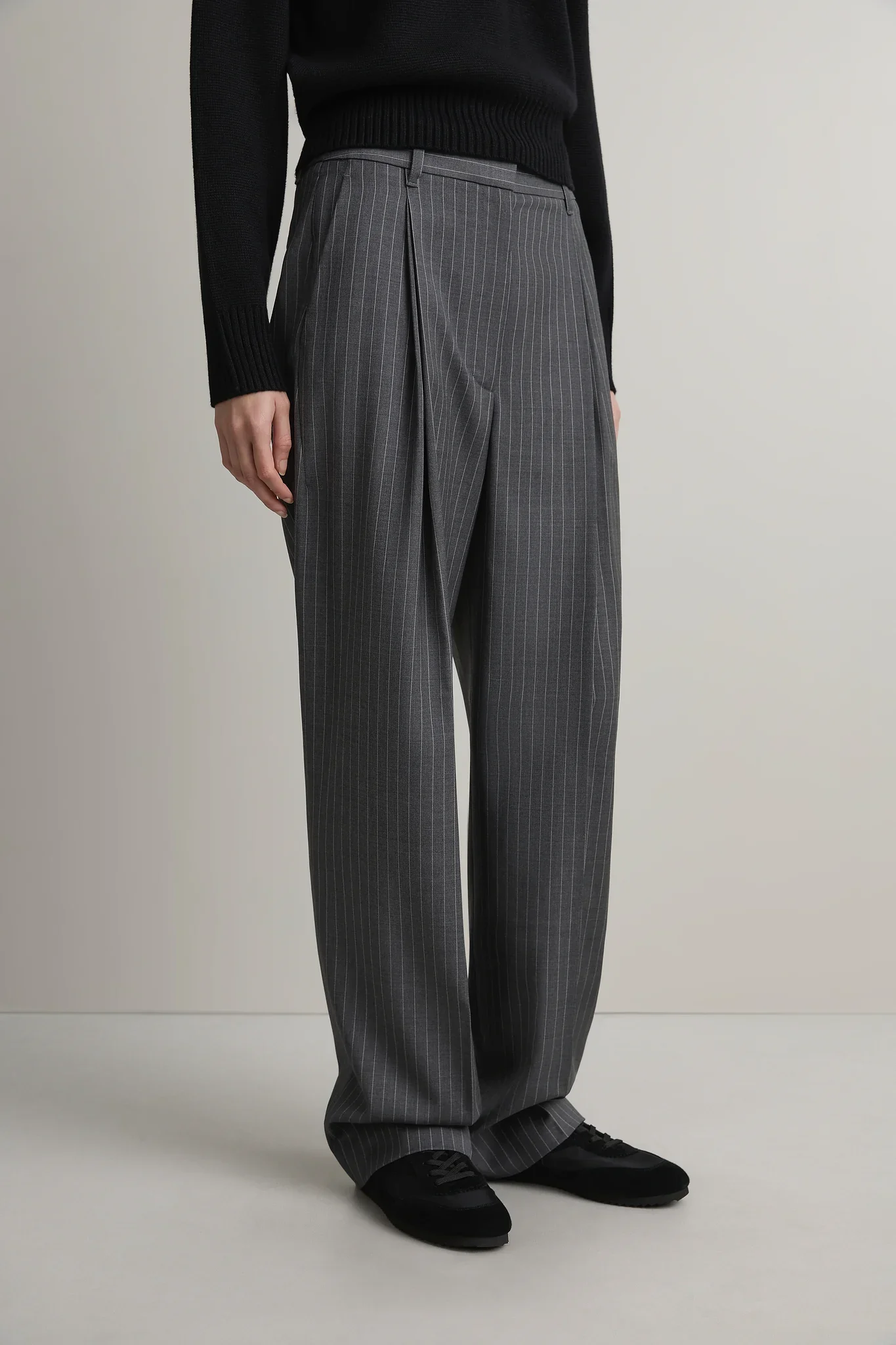 S19-Goddard_Straight_Pant_Charcoal_Pinstripe-26307-A.Emery-D1-0580.webp