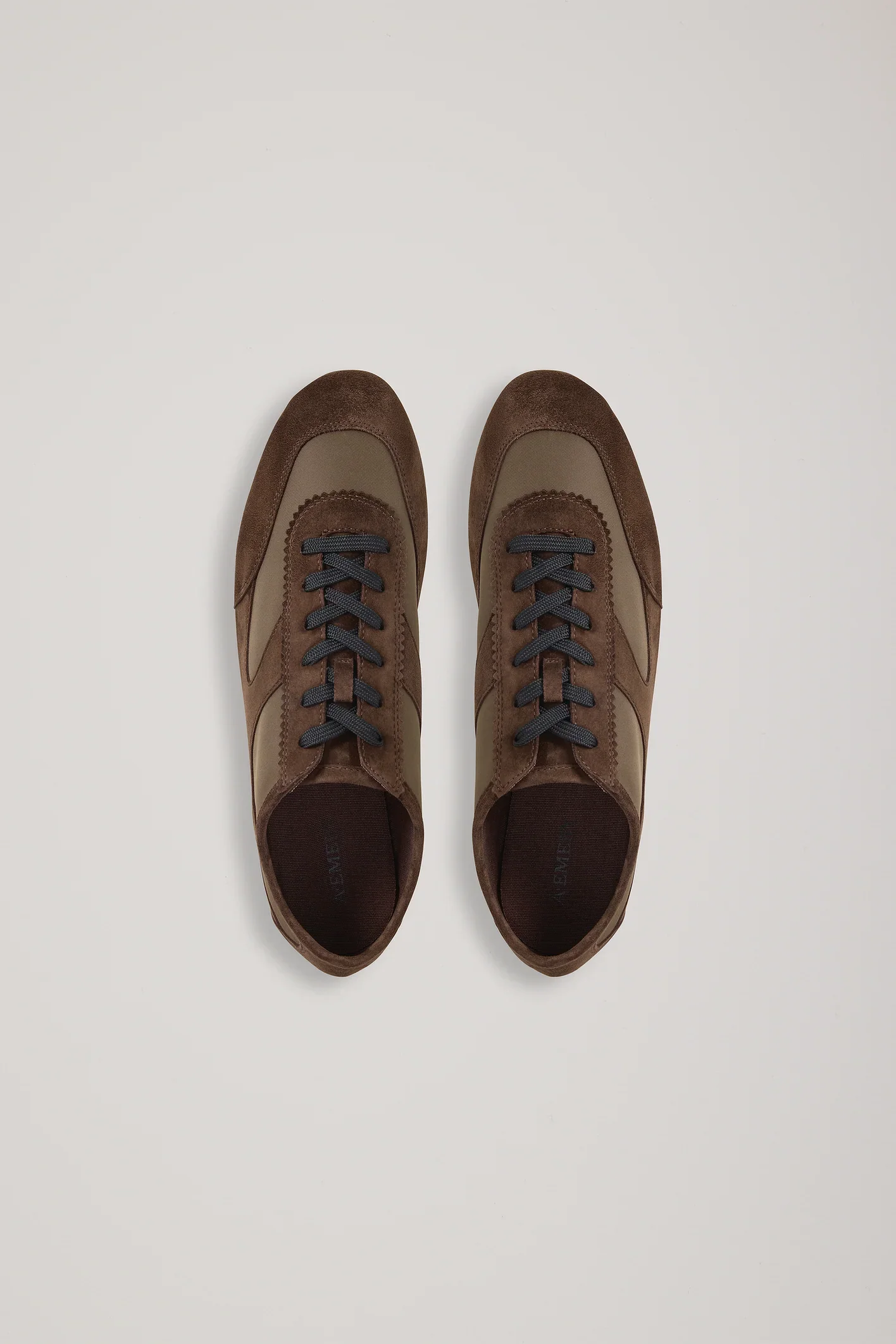 S24-Adams_Low_Sneaker_Chestnut-25999-A.Emery-A-0718.webp