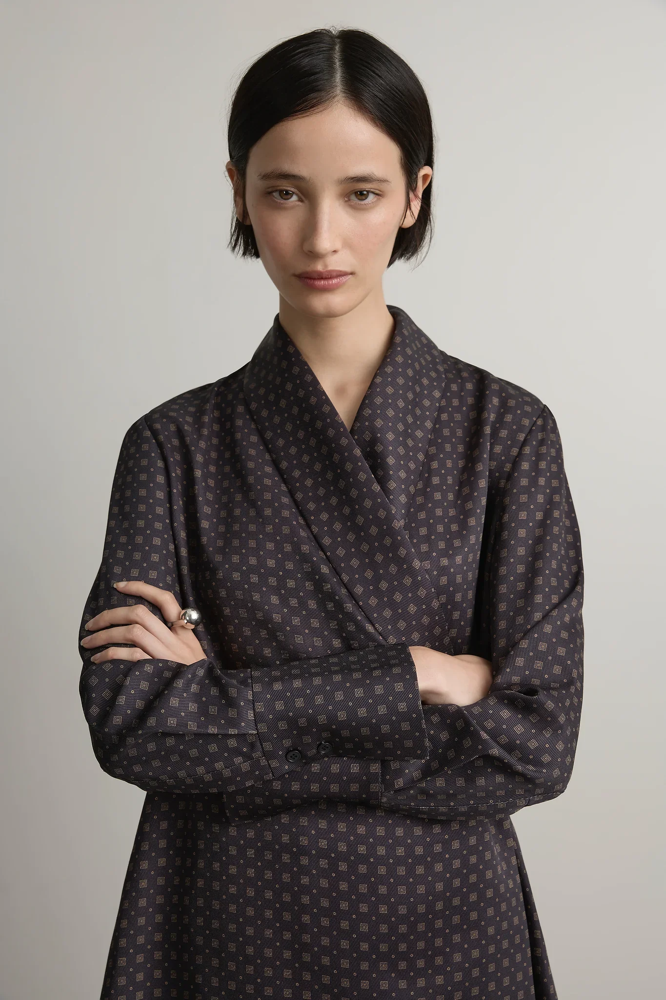 S32-Lea_Shirt_Ink_Foulard-26307-A.Emery-D1-0866.webp