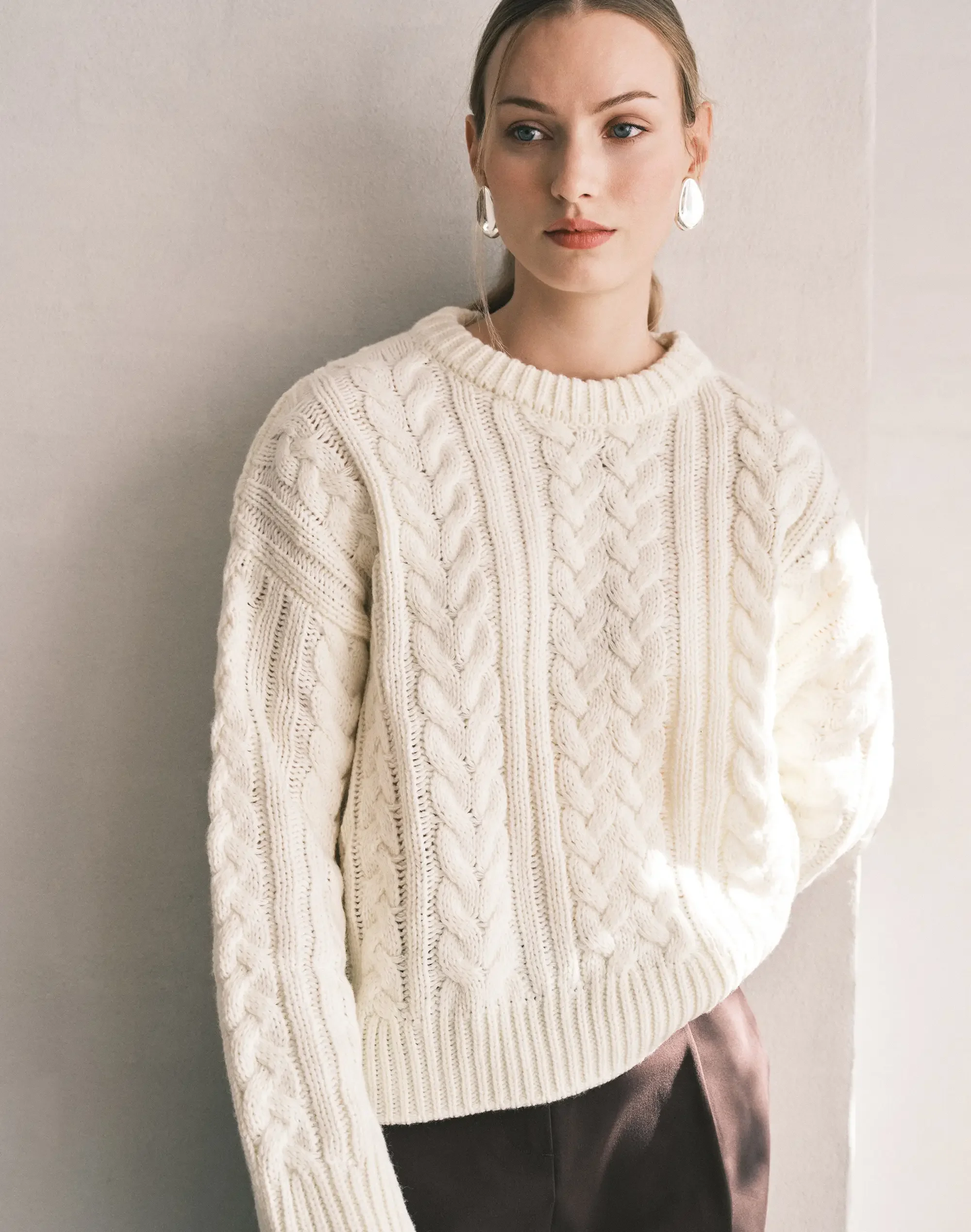 brooke-cable-knit-jumper-caribbean-velvet-directional-kl398161cab.webp