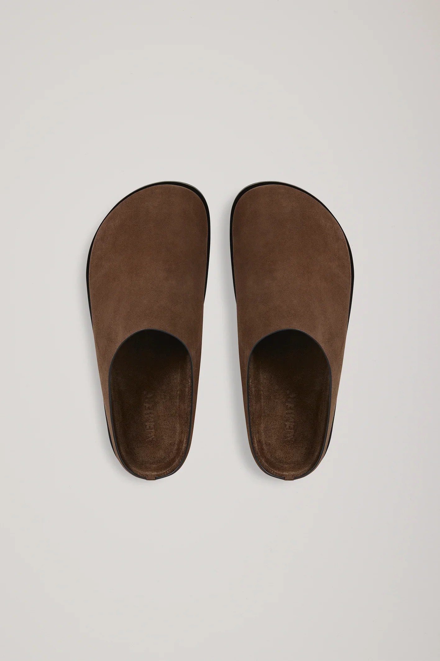 S18-Lou_Clog_Chestnut_Suede-25999-A.Emery-A-0700.webp