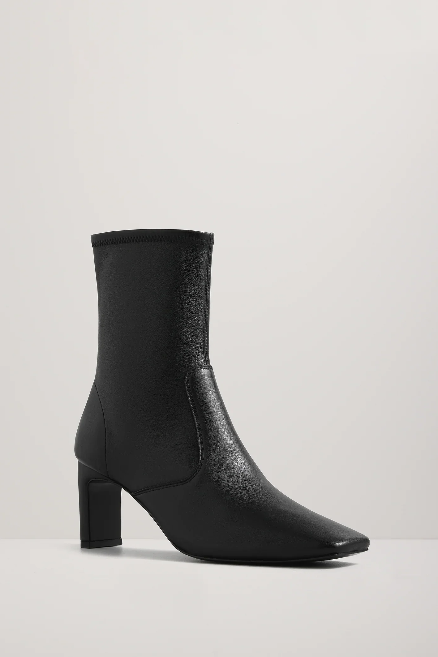 S37-Torres_Boot_Black-25999-A.Emery-A-0330.webp
