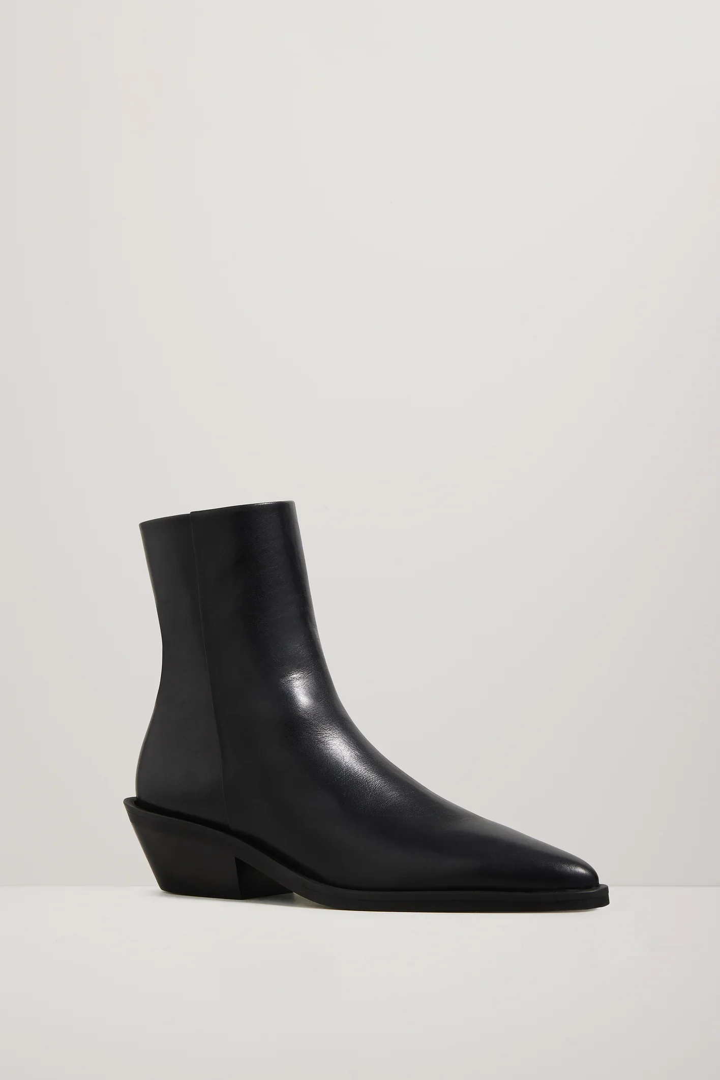 S55-HudsonBoot_Black-0289-1.webp