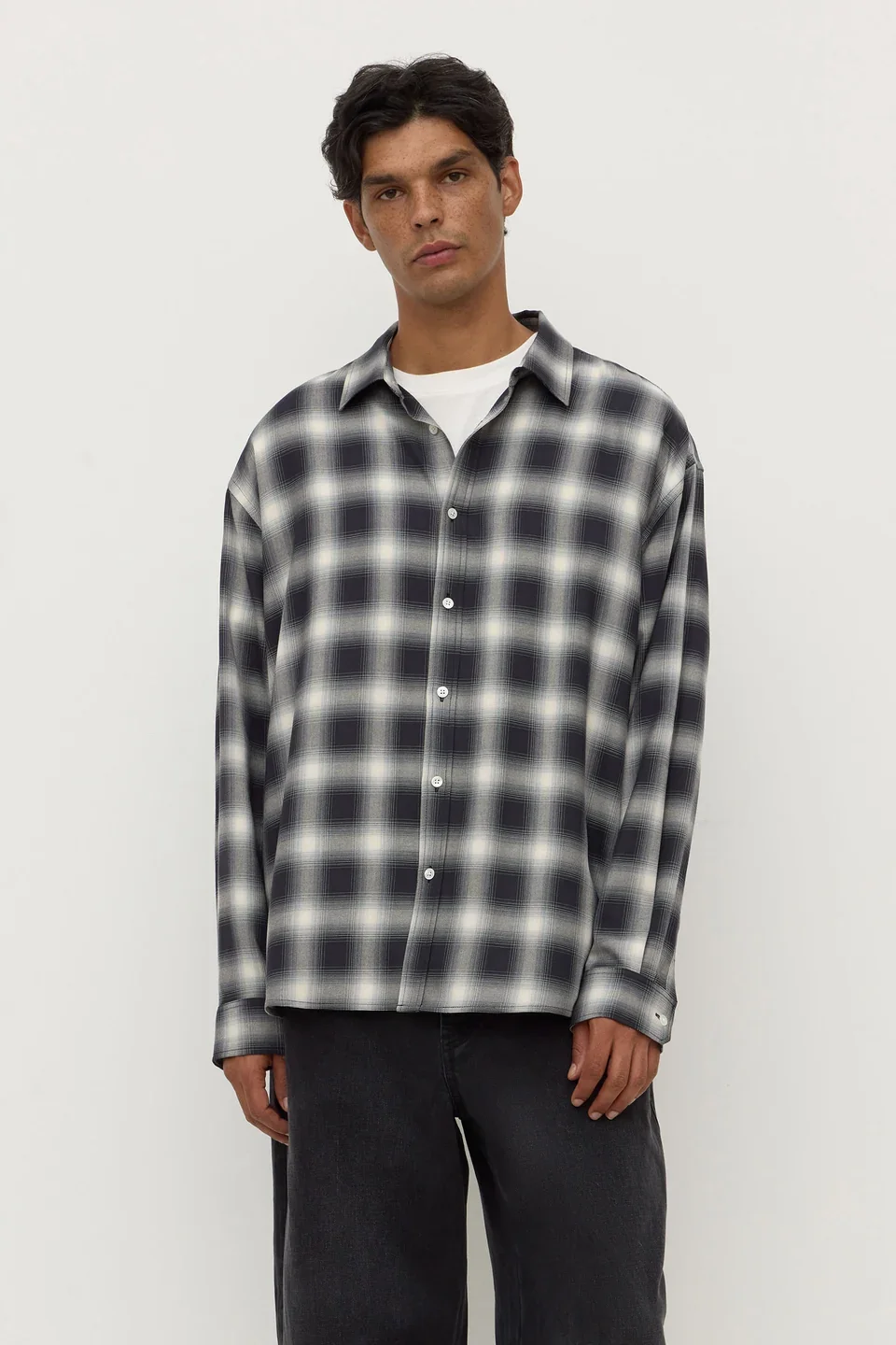 Elio_Japanese_Check_Long_Sleeve_Shirt_True_Navy_Cream_0144_960x.webp