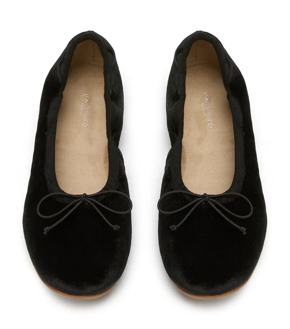 Chelsea-black-lumia-velvet-casual-shoes_1288_2_960x_crop_center.webp
