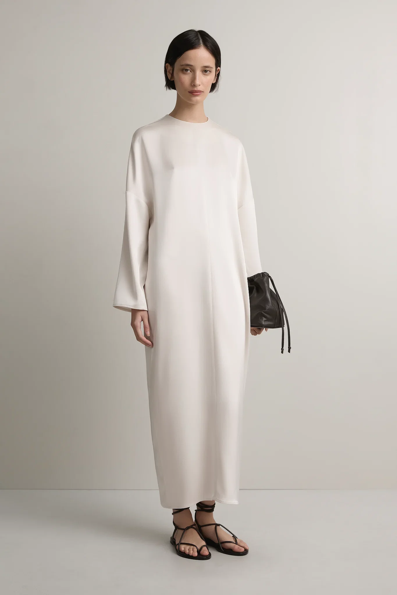 S51-Sisco_Dress_Oyster-26307-A.Emery-D1-1266.webp
