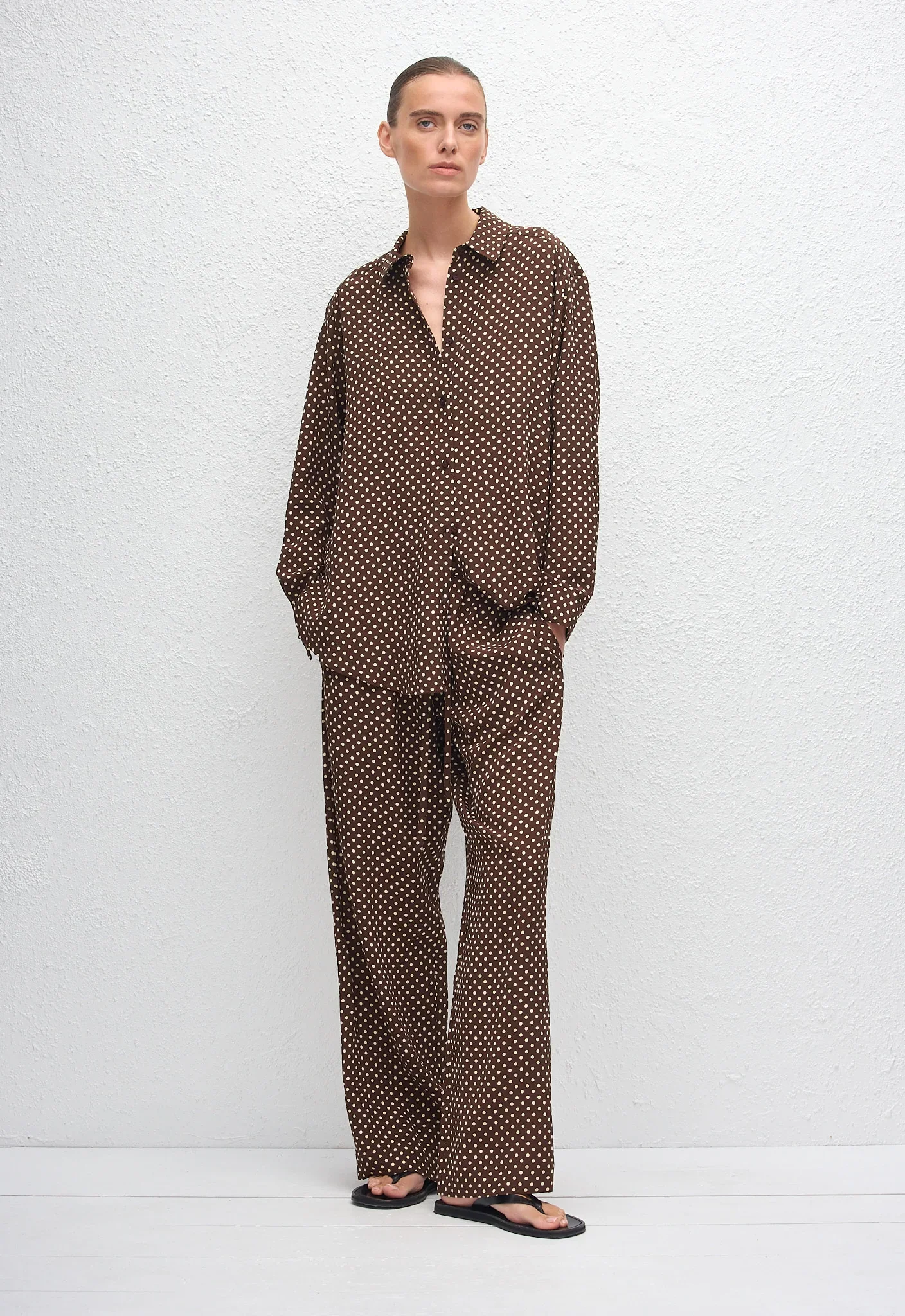 LSSIS-PR_POLKADOT_CHOCOLATE_DRSTT-PR_POLKADOT_CHOCOLATE_DRAWSTRINGTROUSER_MODEL_10_1440x.webp