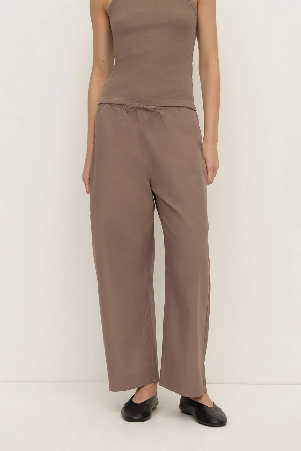 Amara_Pant_Dark_Sand_2282_960x.webp