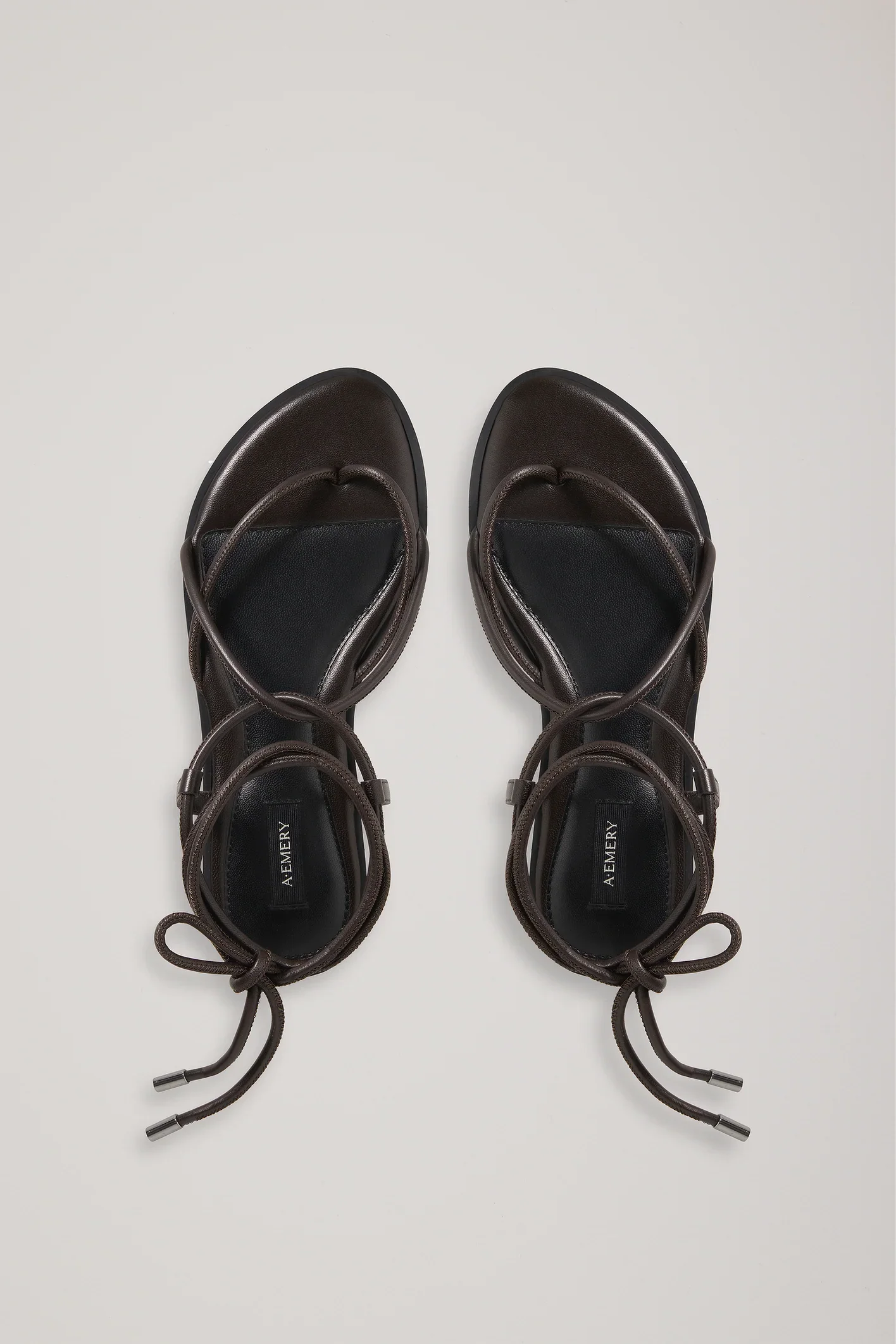 S07C-Odine_Sandal_Bistre-25999-A.Emery-A-0637.webp