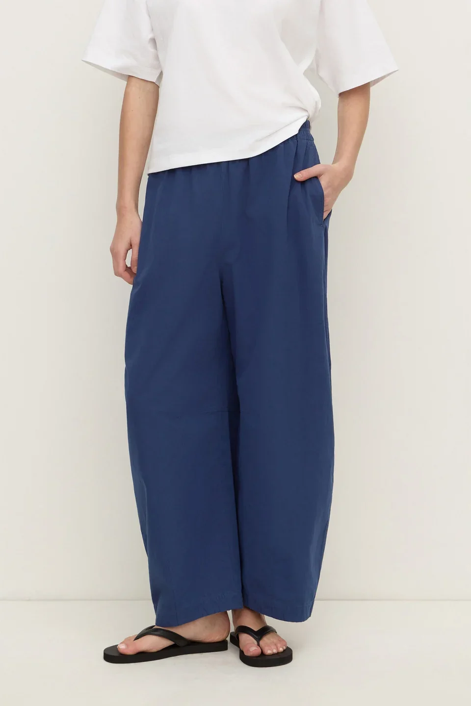 Lola_Barrel_Pant_Imperial_Blue_1904_960x.webp
