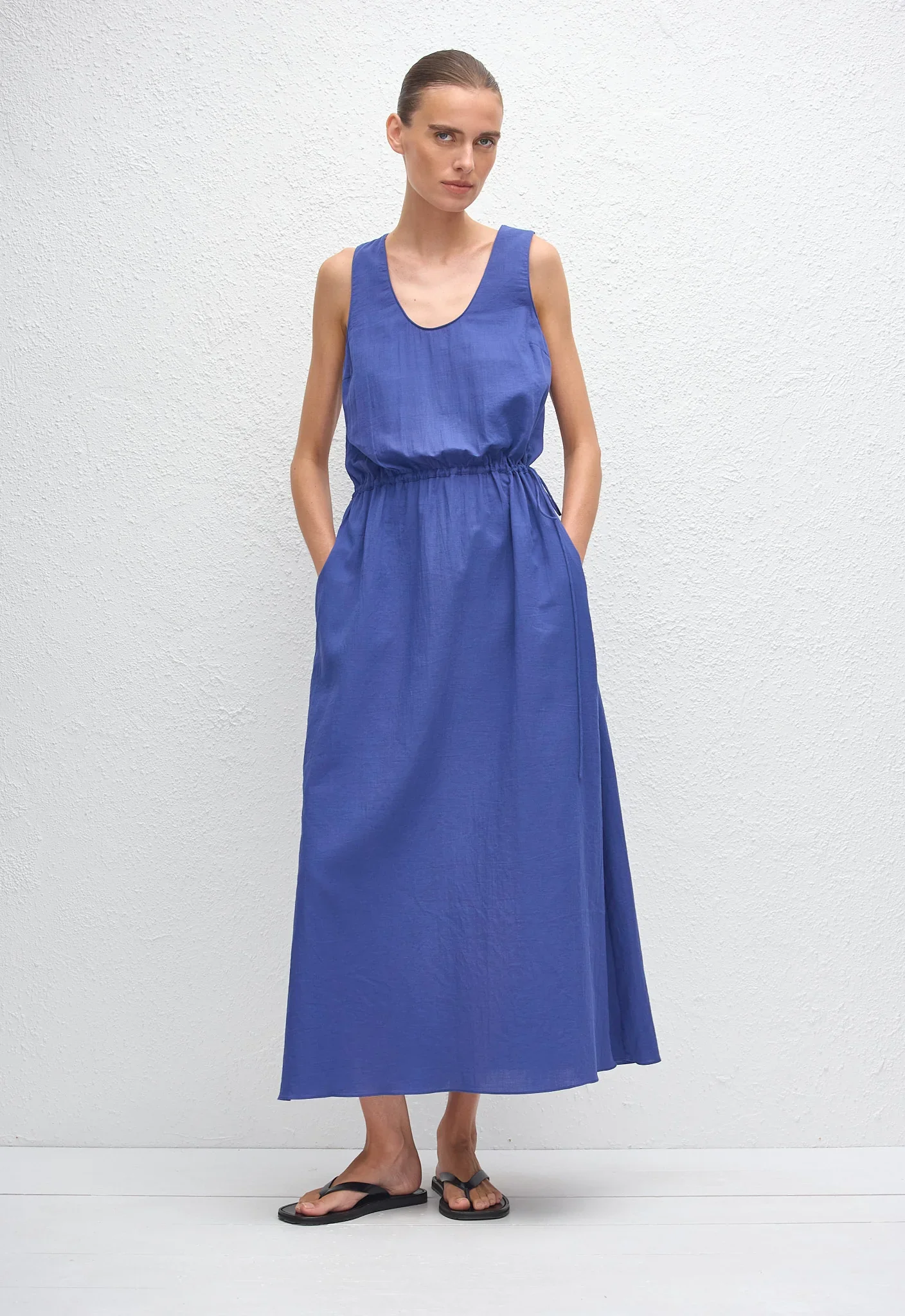 DTMDR_LAPIS_DRAWCORDTANKMIDIDRESS_MODEL_ED1_26_Marie259_1440x.webp