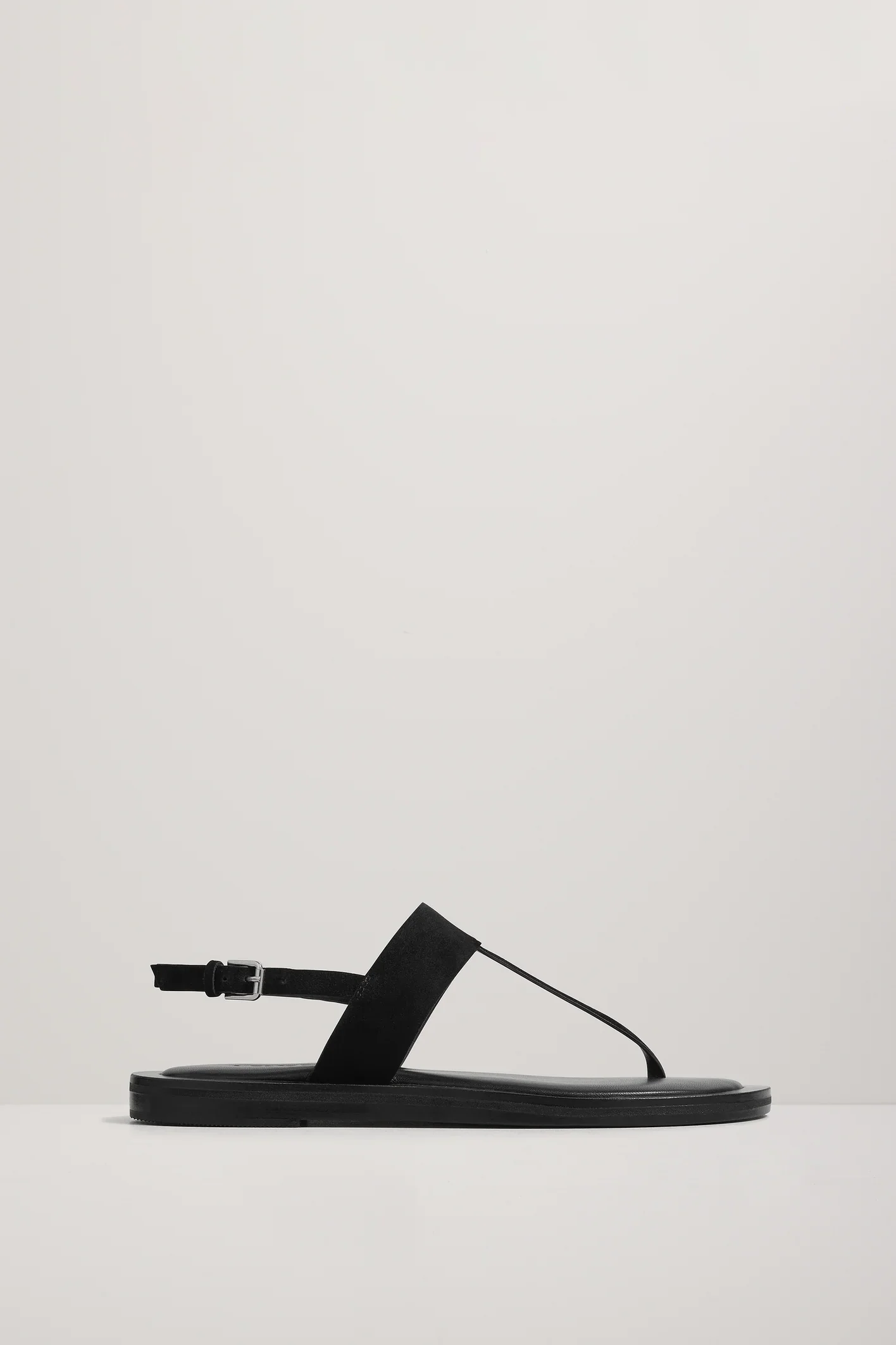 S09-Somerset_Sandal_Black_Suede-26251-A.Emery-A-0083.webp