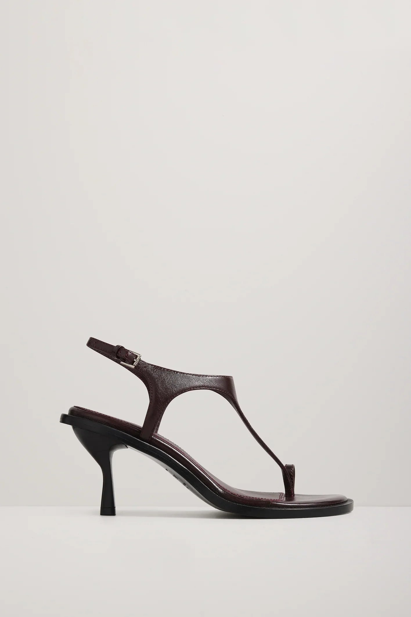 S37-Wanda_Heeled_Sandal_Vintage_Claret-26251-A.Emery-A-0204.webp