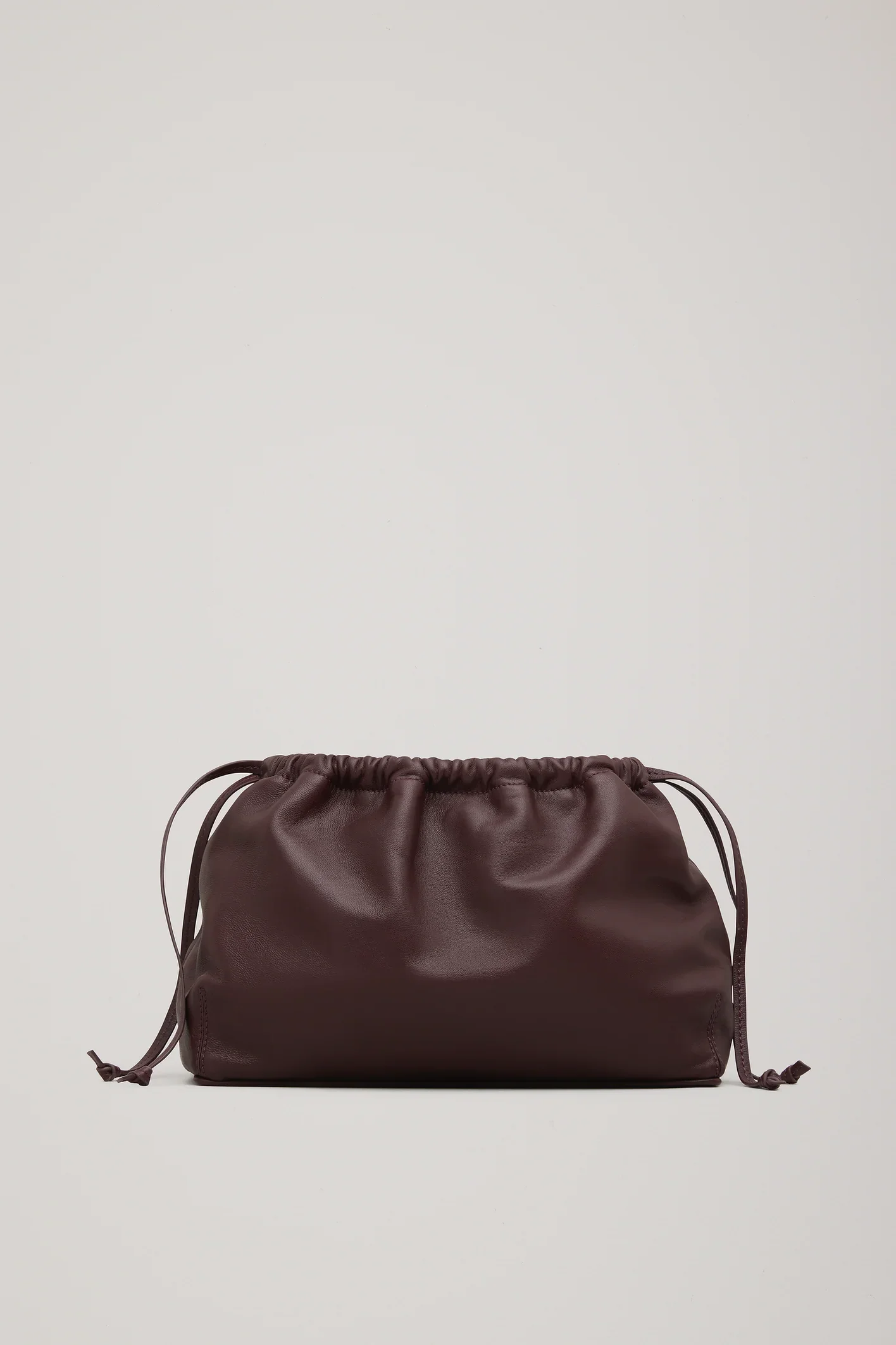 S03-Tobey_Bag_Claret-26251-A.Emery-B-0072.webp