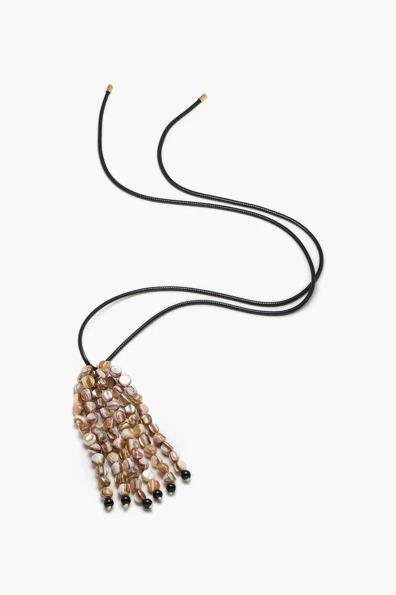 S05-RAPHAELLA-NECKLACEPEARL-26331-Reliquia-0059_1200x.webp