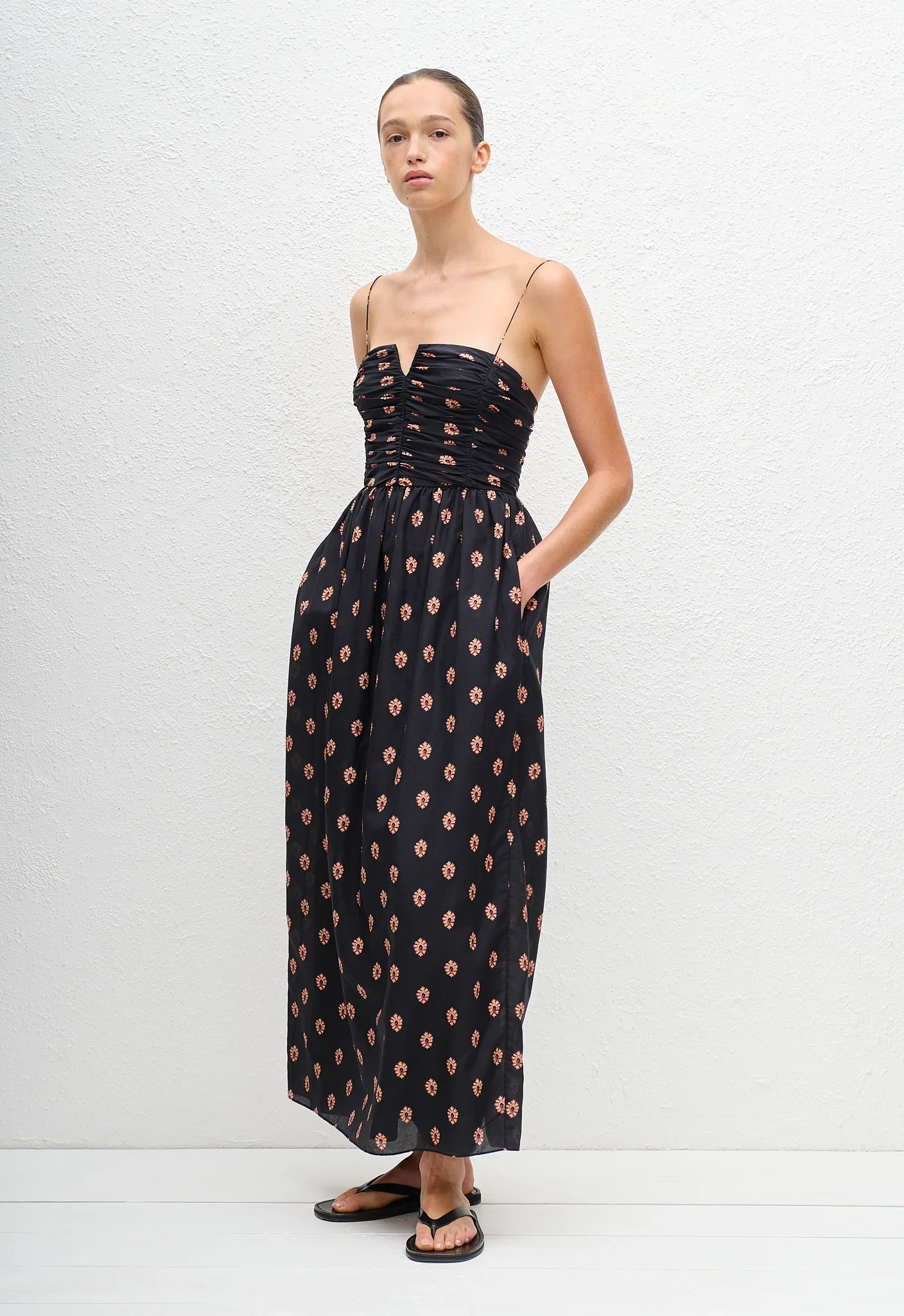 GATDR-PR_VIDA_GATHEREDTULIPDRESS_STEPHANIEMATTEAU_ED2_26_STEPH0519_1440x.webp