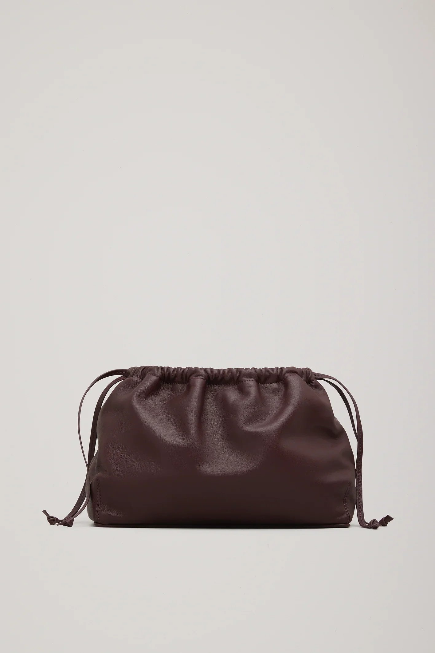 S03-Tobey_Bag_Claret-26251-A.Emery-B-0072.webp