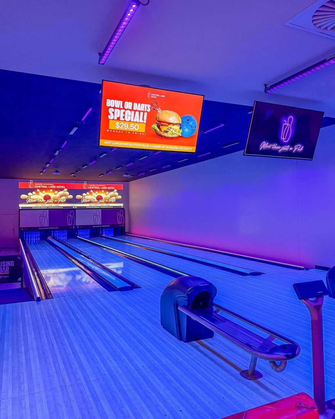 π³ You can’t beat this for weekend fun!
Bring the family or your mates and bowl the day (and night) away - open 10am till late all weekend.
Enjoy drinks from the full-service Sunset Bar and all-day dining upstairs while you’re at it.
Go