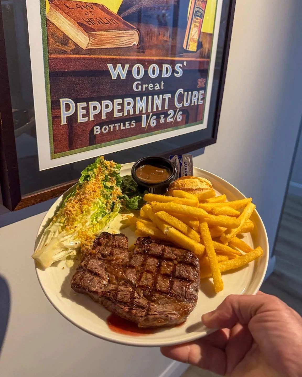 Calling all grass feed loving meat eaters. This dish just keeps on getting better. 100% grass fed, delish mushroom sauce served with perfect chips and our cos wedge. 

www.centrallanehotel.com.au

#GladstoneQld #Centrallanehotel #Centrallanebowling #