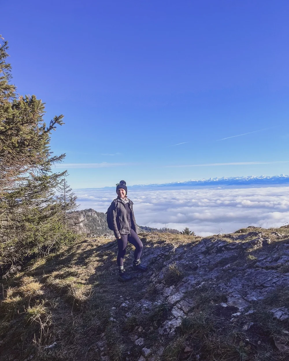 POV : you climbed so high, even the clouds look up to you ☀️