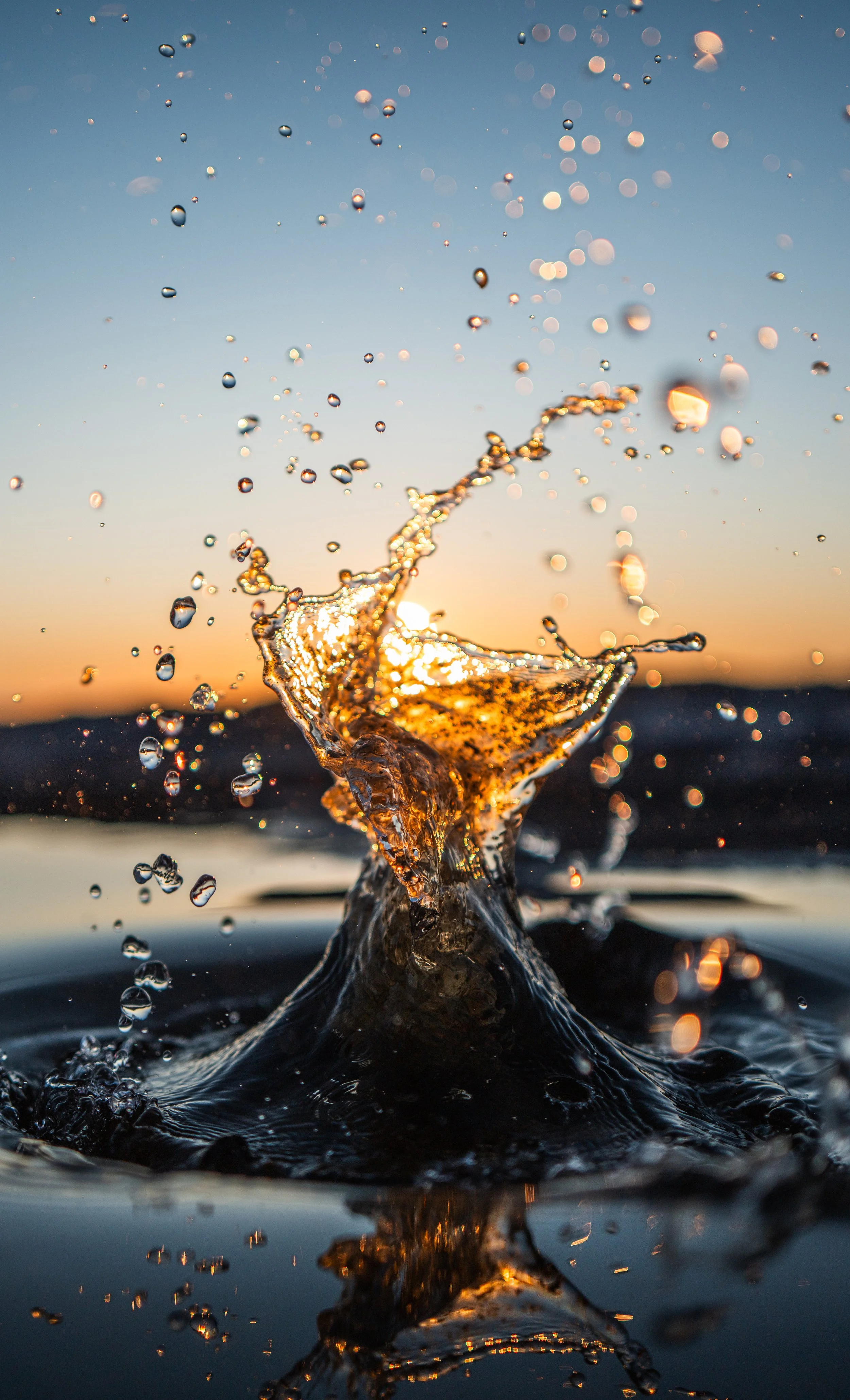 Splash. Leica Q3, s 1/6400, f 1.7, ISO 100, crop 50mm.