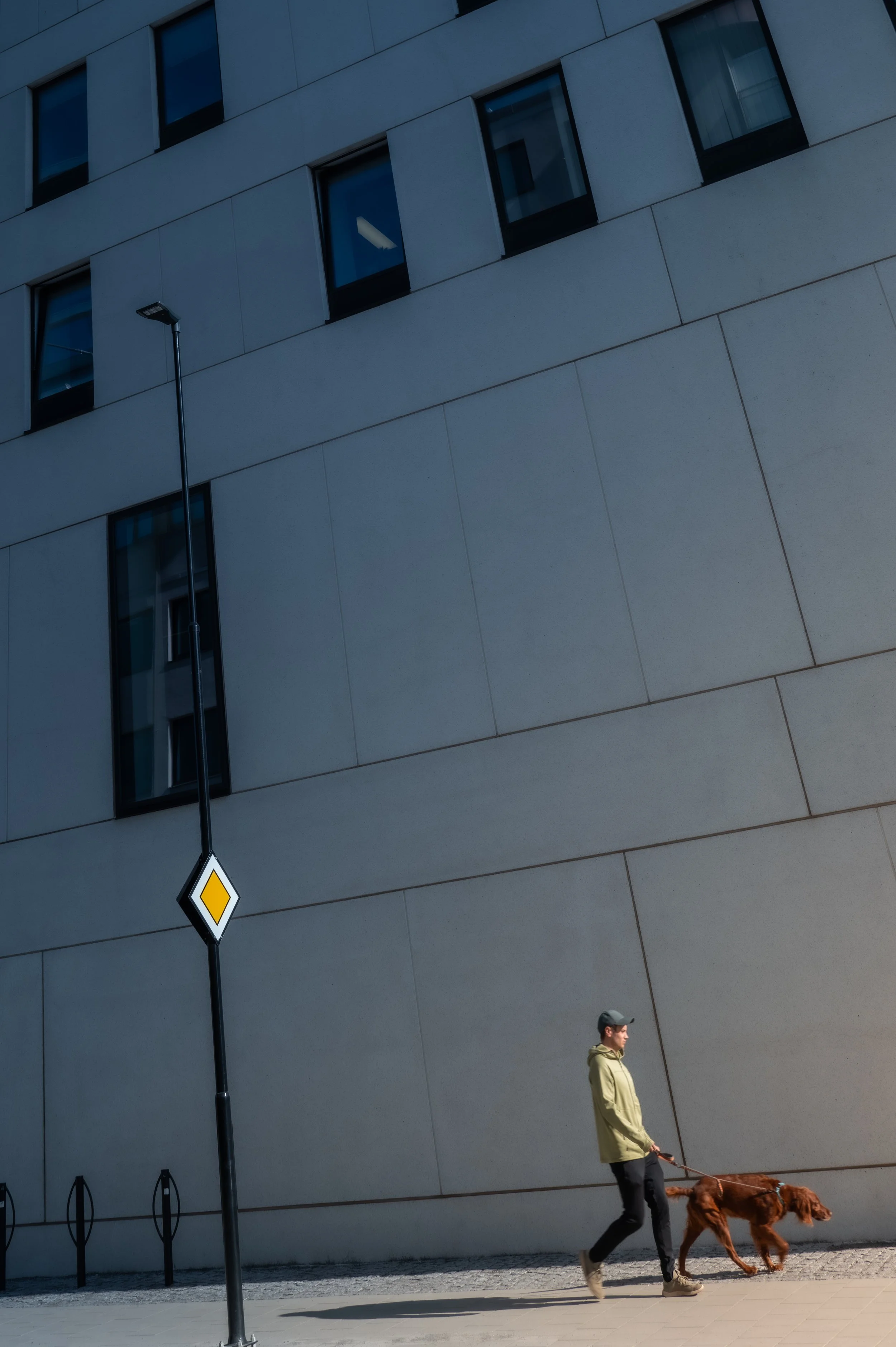 City Stroll. Leica Q3, s 1/125, f 8, ISO 100, crop 50mm.