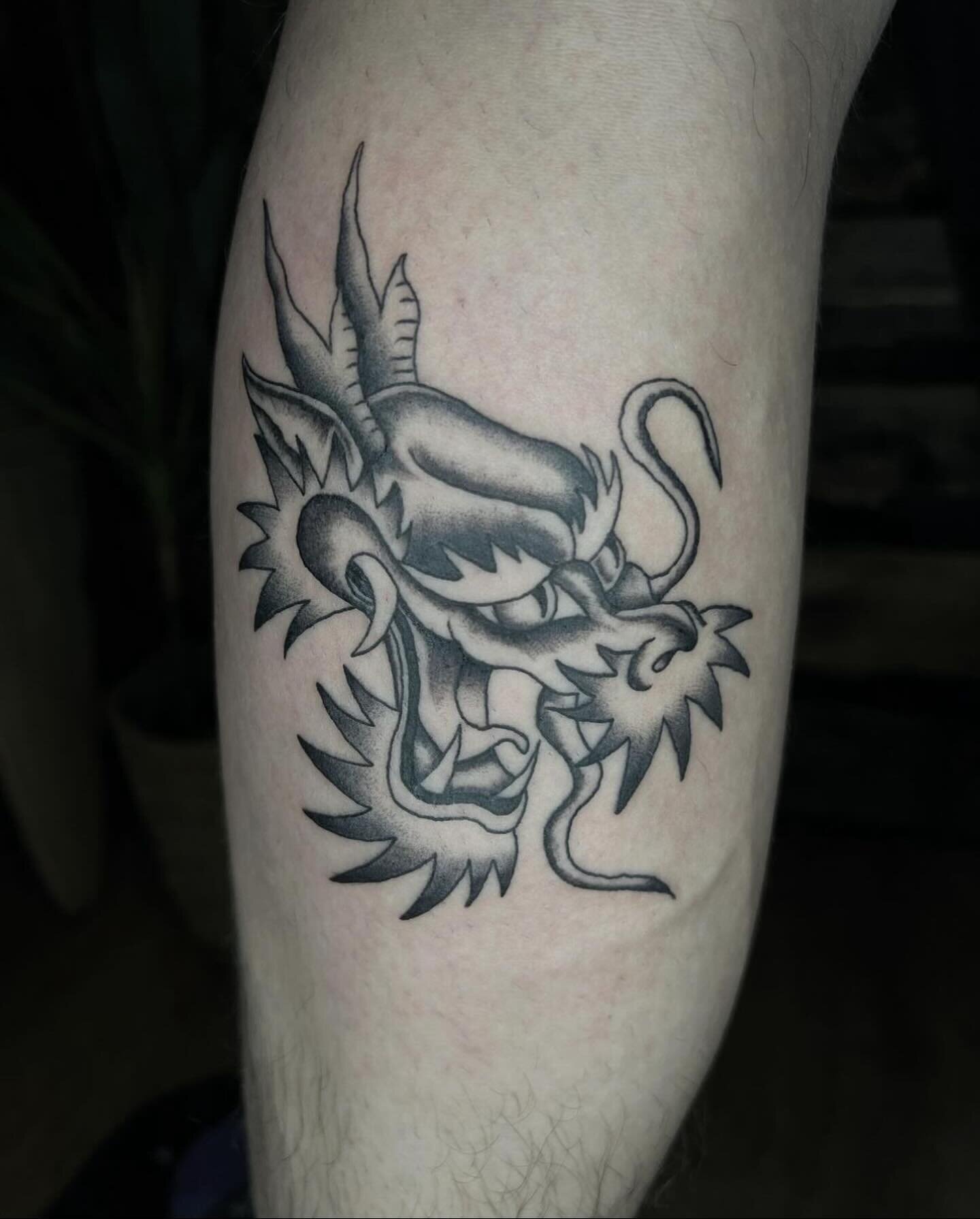 Vintage Japanese dragon head by @gfoxtattoos 
.
.
.
.
.
,
,
.
.
Newcastle under Lyme appointment only tattoo studio, DM or fill out the enquiry form in my bio for enquiries.
.
#tattoo #traditionaltattoo #radtrad #tradworkers #japanesetattoo #linework
