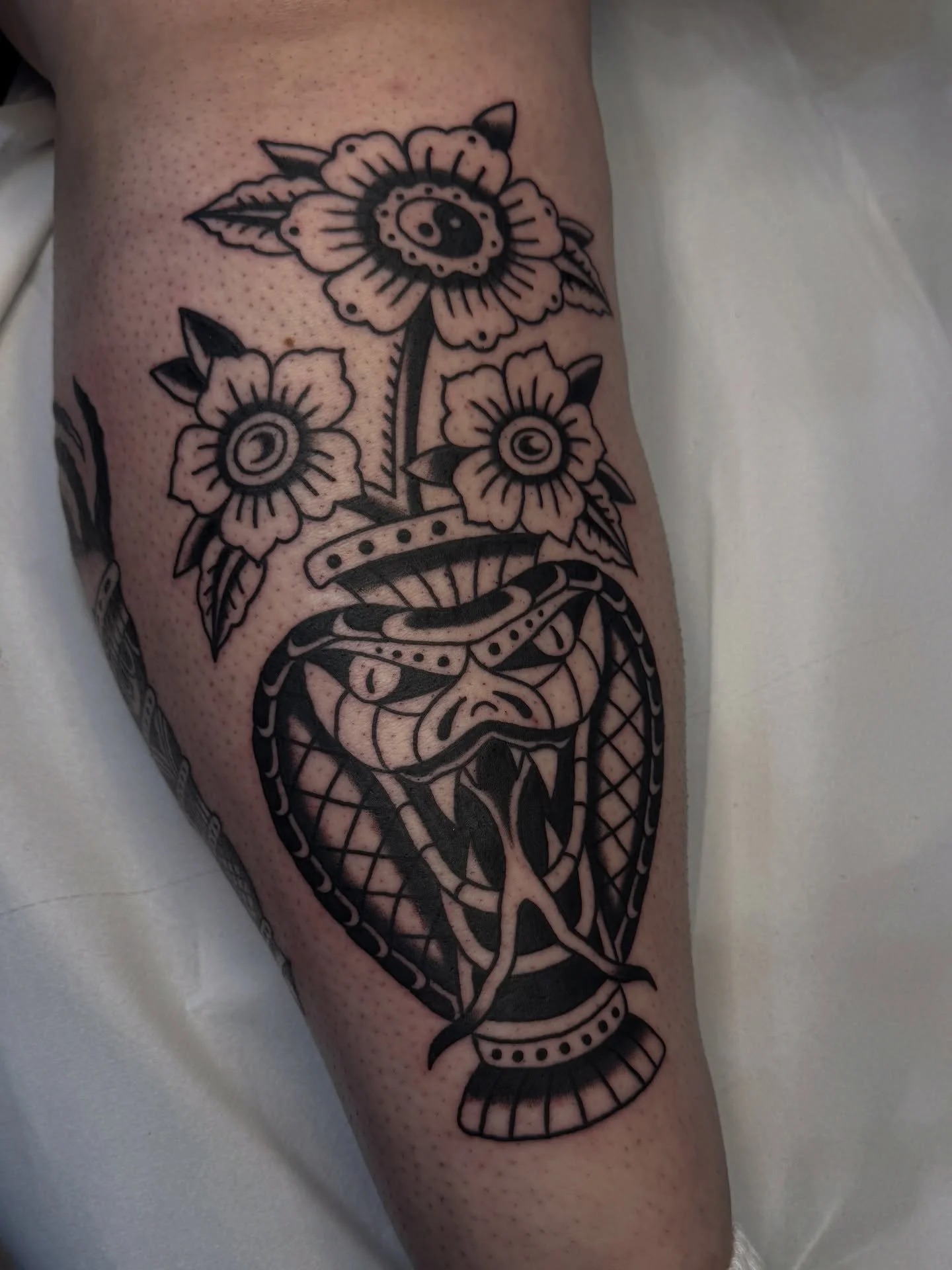 Cobra vase by @kylecartlidgetattoo cleanest lines in town 🥵 sorry we&rsquo;ve been quite on the grid we&rsquo;re more active on stories these days, if your looking to book a tattoo what ever style or size get in touch! Thanks as always for the conti