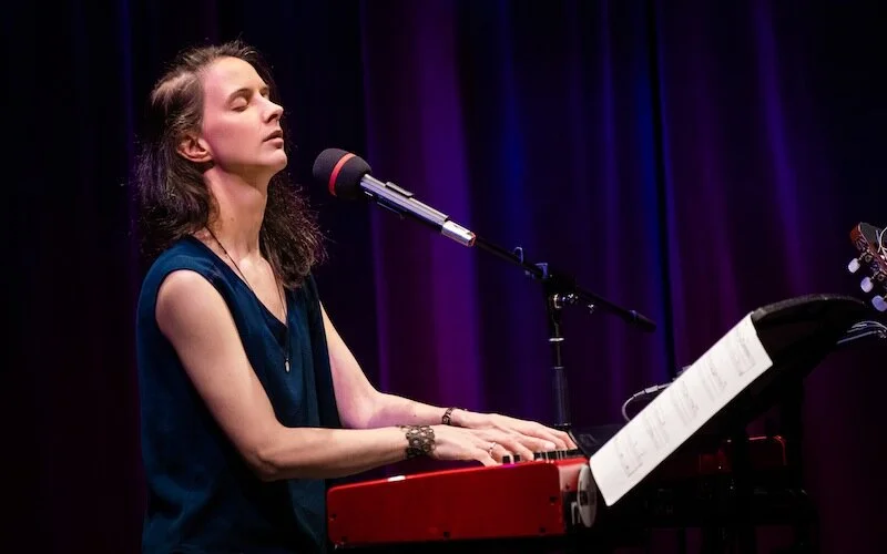 Download — Ángela Tröndle