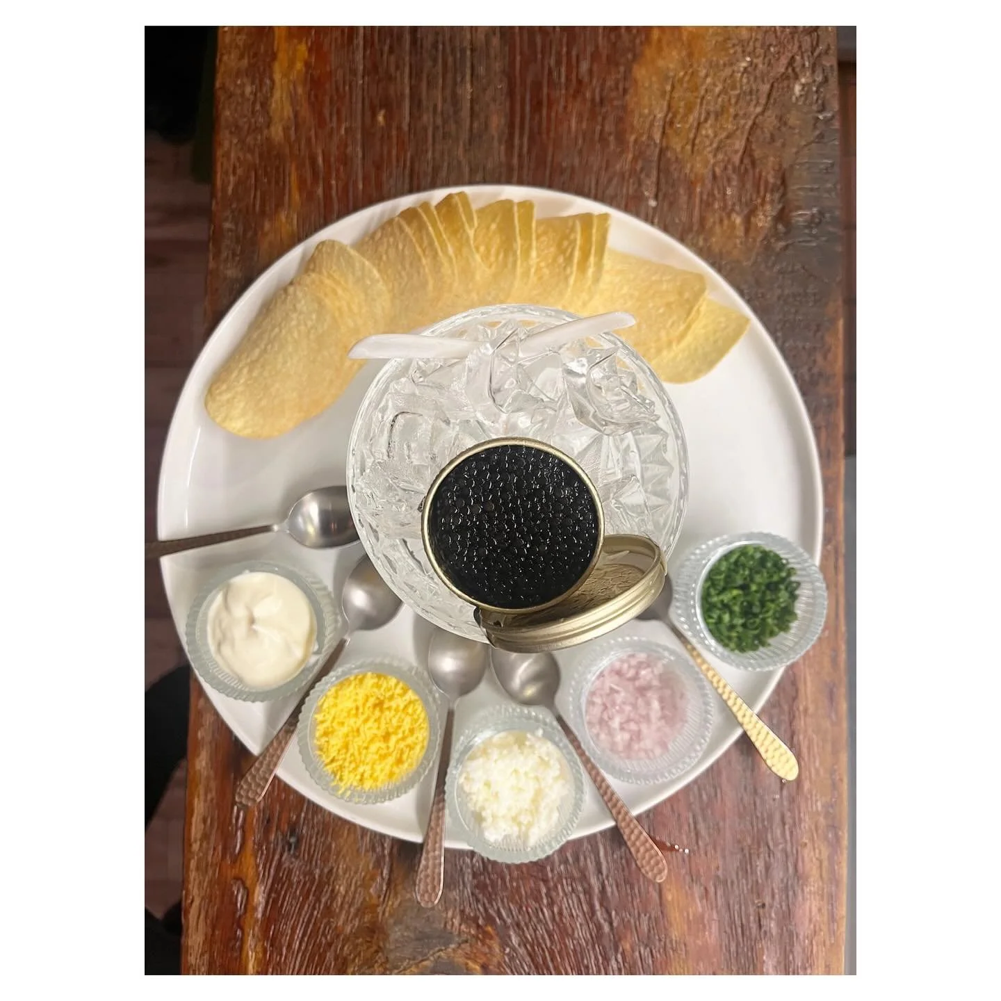 Are you still looking for Friday night date night plans this week? Why not treat yourselves to Pierre P&eacute;ters Champagne &amp; caviar service&mdash;because date night deserves a little sparkle ✨ 

Book a spot in the restaurant or on the patio; R