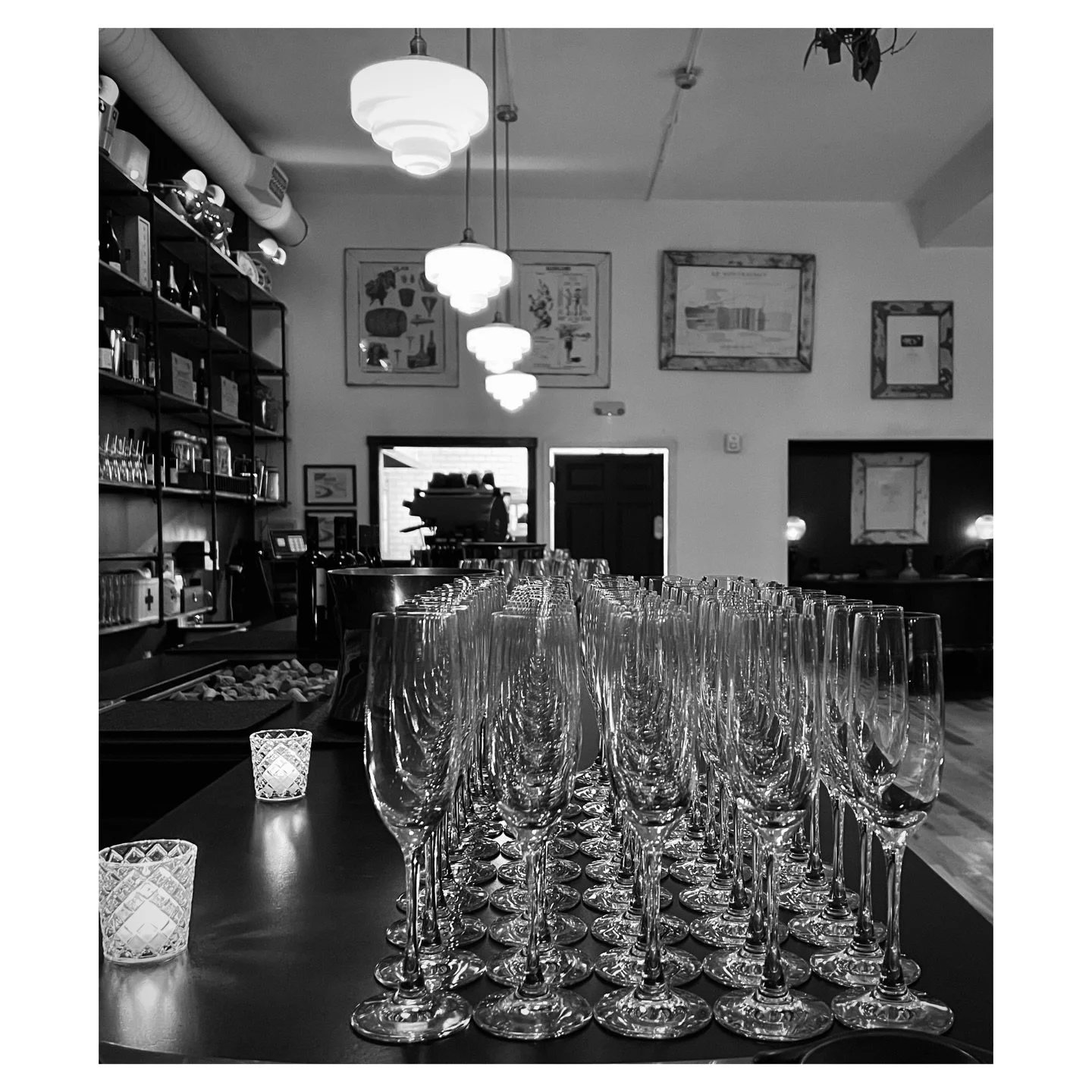 🍷Our last wine dinner for the year is TONIGHT and a few last-minute cancellations mean we have 6 seats up for grabs! 5 courses, 12 celebration-worthy wines for the holidays, and 1 expert to guide you. Jump on Resy to claim them.

🥂Also, our glam NY