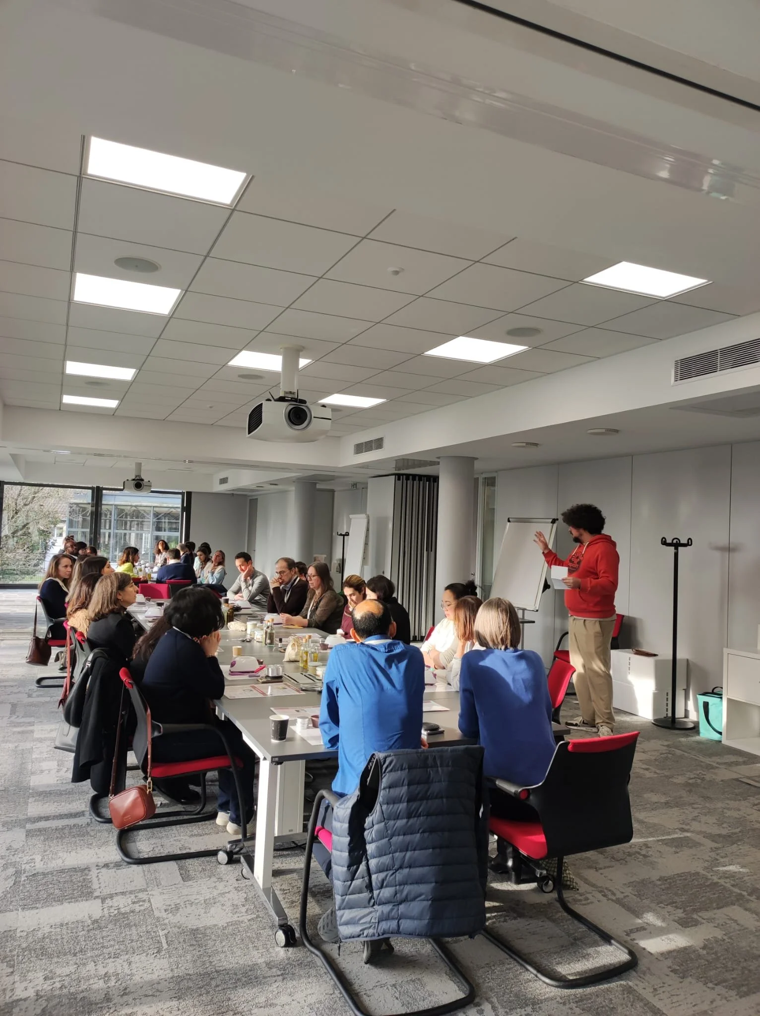 Team building solidaire à Paris : idées et formats pour un événement à impact