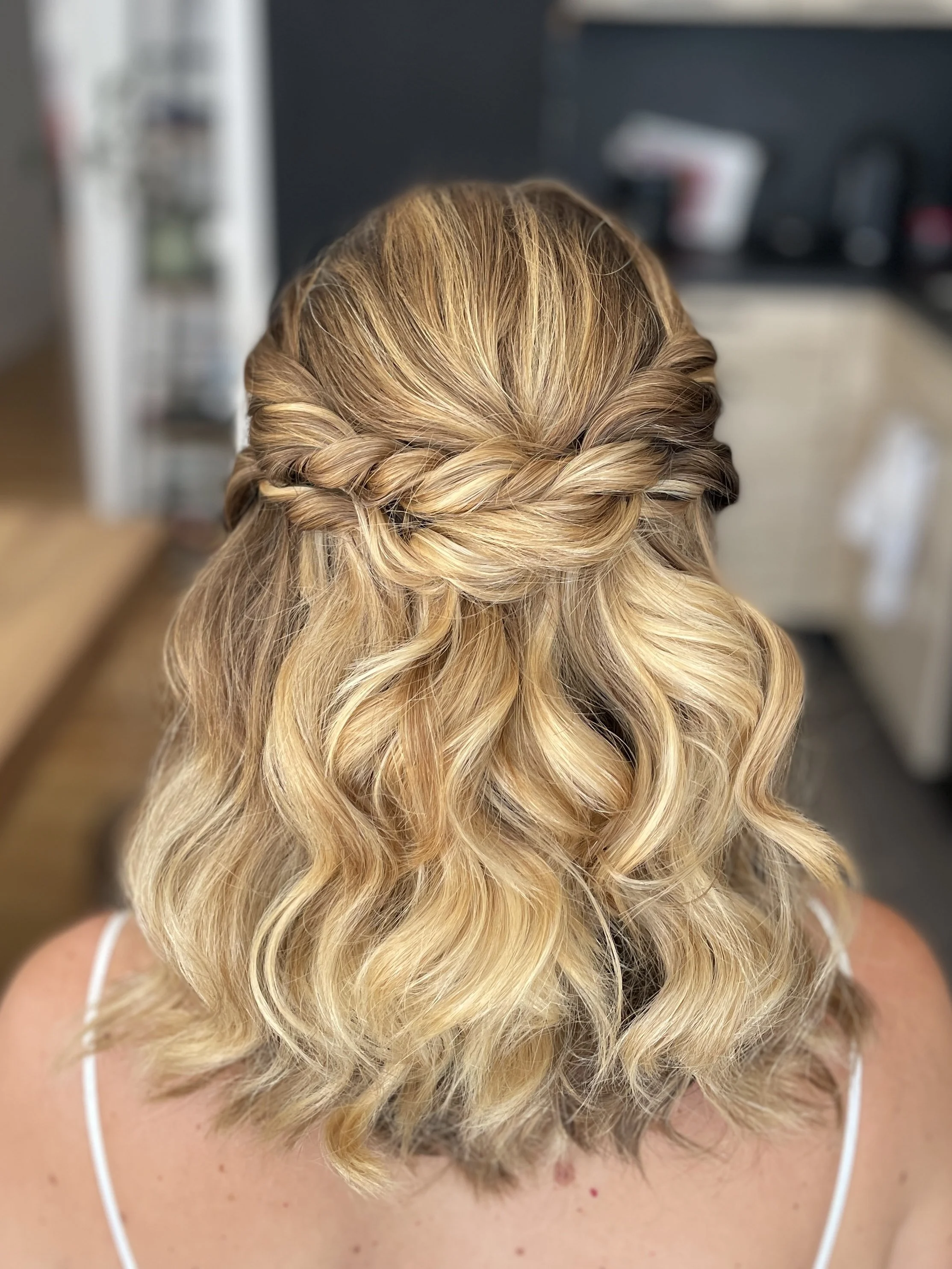 coiffure mariage demi attache moderne et élégante