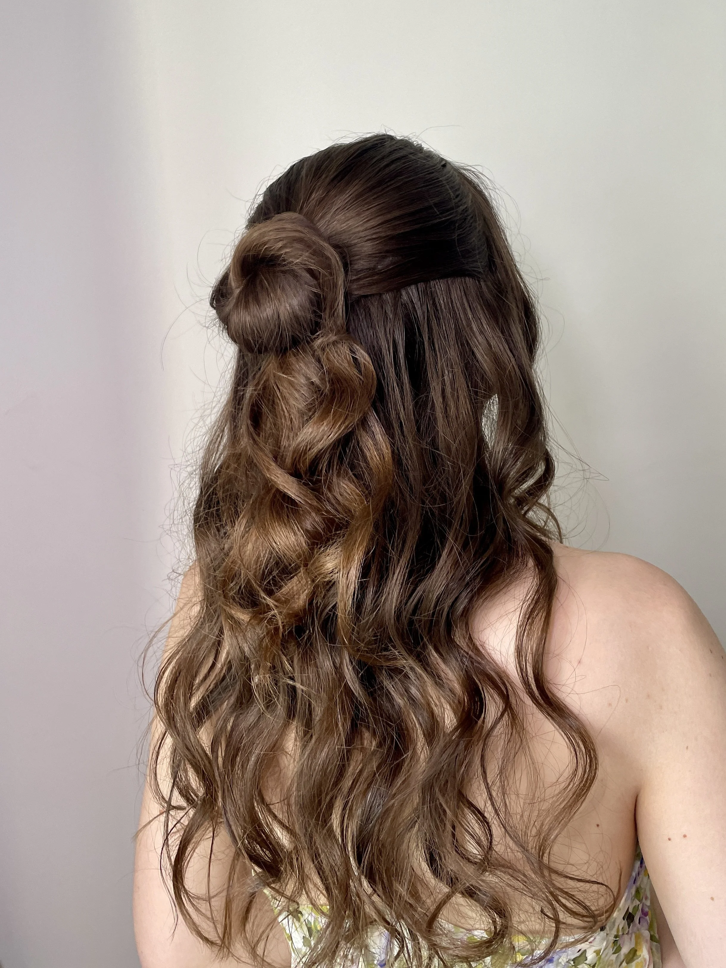 coiffure mariage demi attache chignon moderne