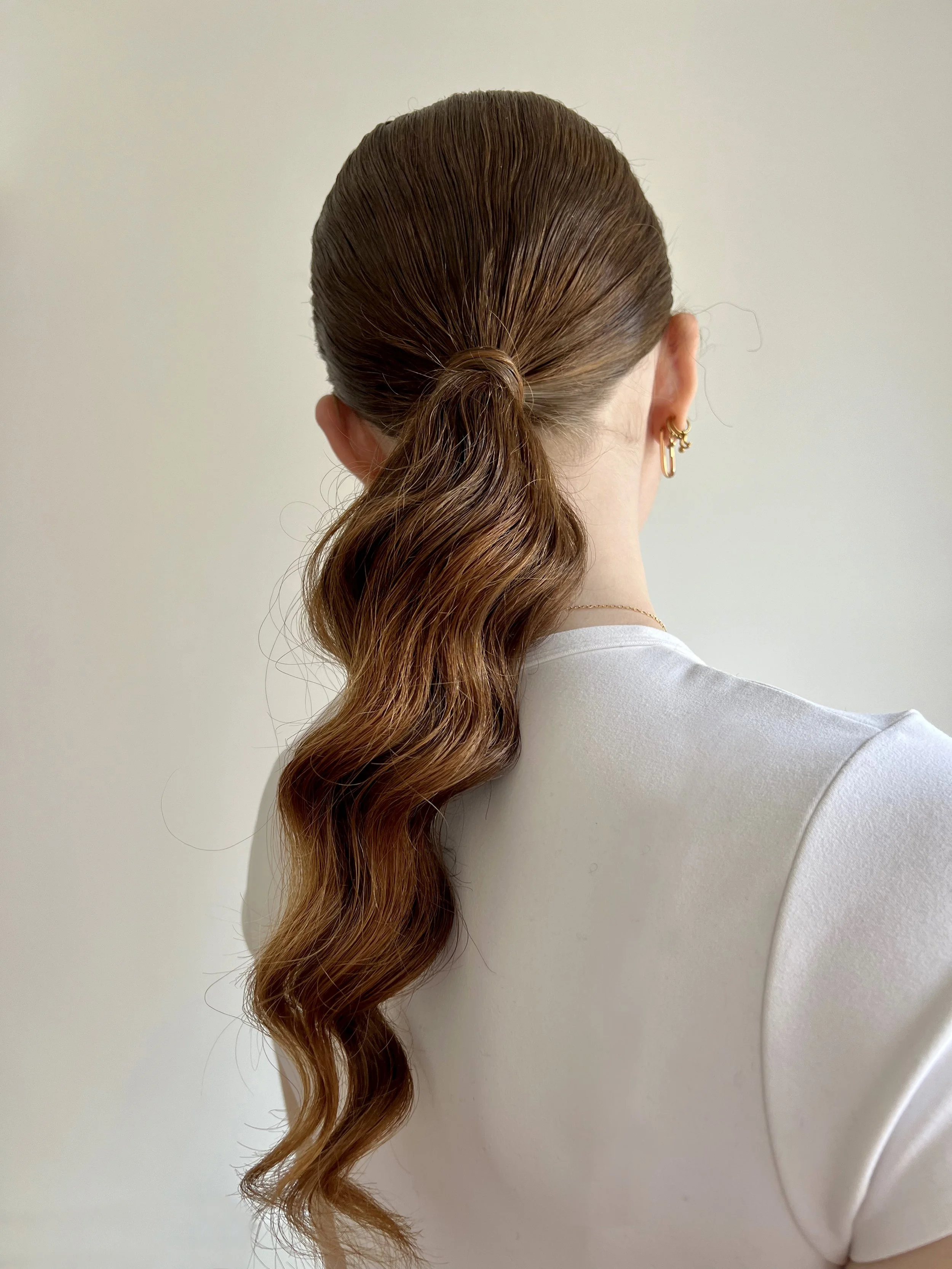 coiffure mariage queue de cheval wavy moderne et élégante