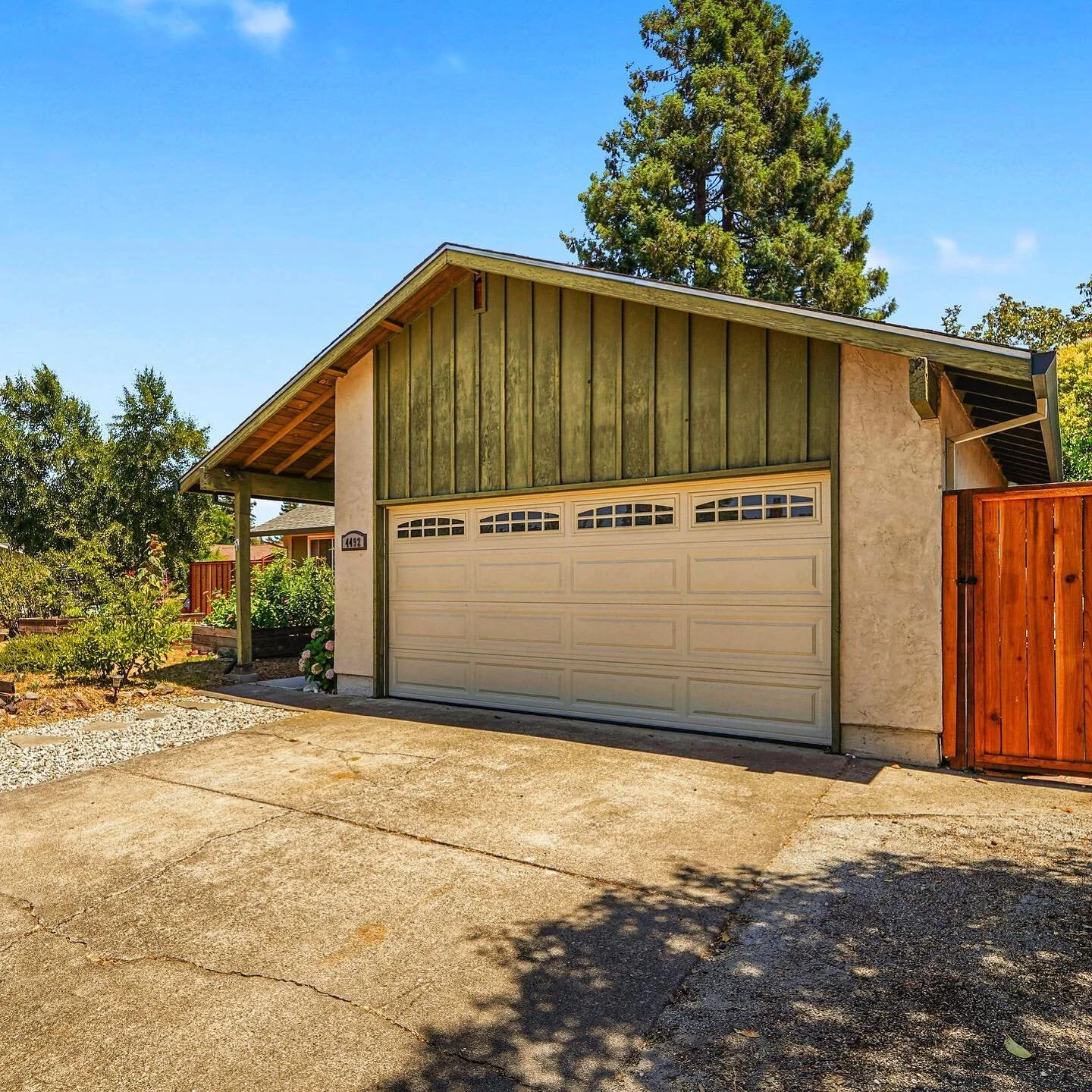 🌿 BEAUTIFUL NAPA HOME 🌿

🧨 4492 Tanglewood Way in Napa is the perfect family home for YOU! 

👀 Check out these features! 

💥 safe, private neighborhood 👮&zwj;♀️ 💥 drought-friendly front yard with garden boxes 🪴 
💥 naturally shaded back yard 
