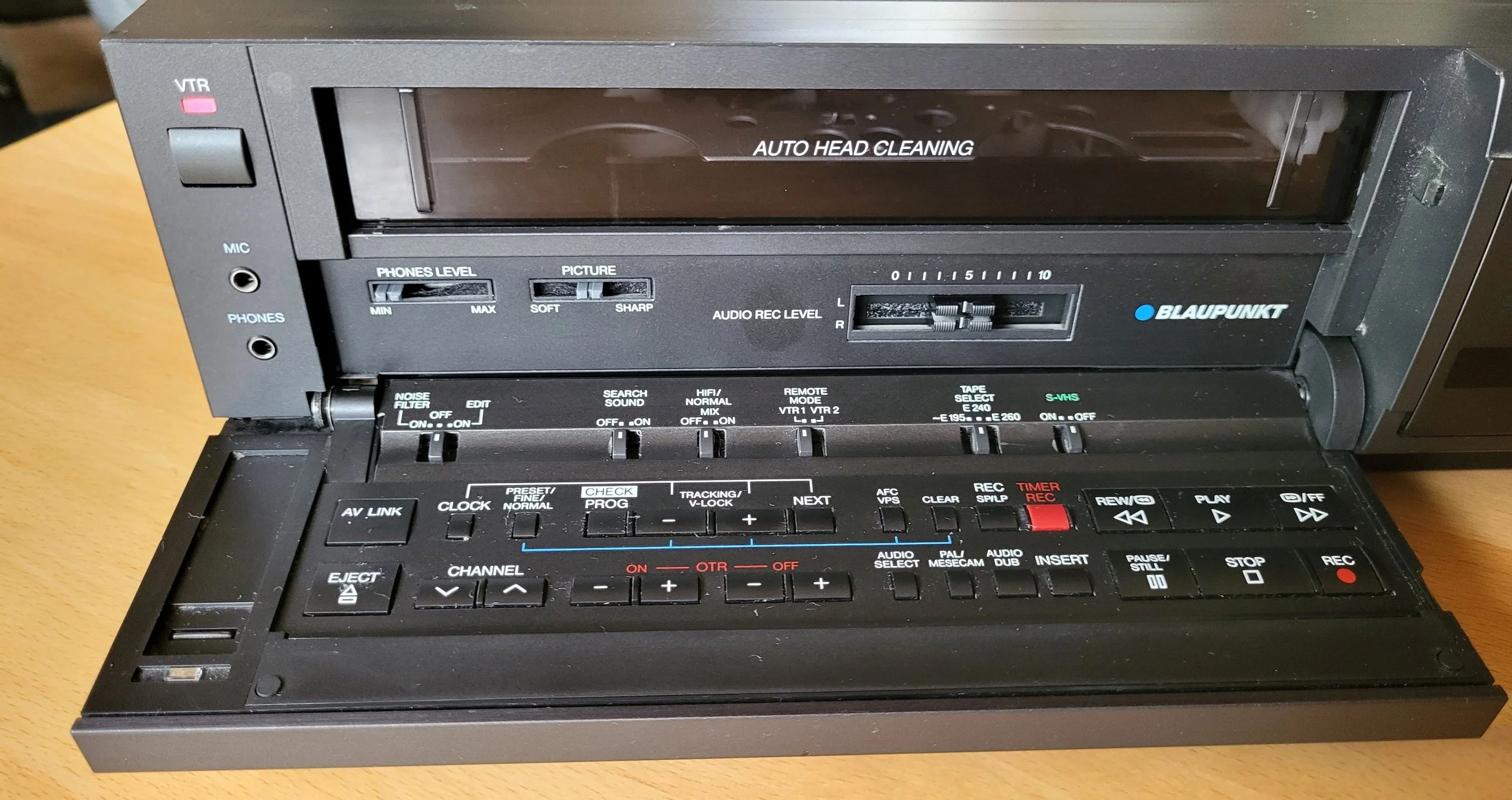 RTV_925_I_Front2_KB.jpg