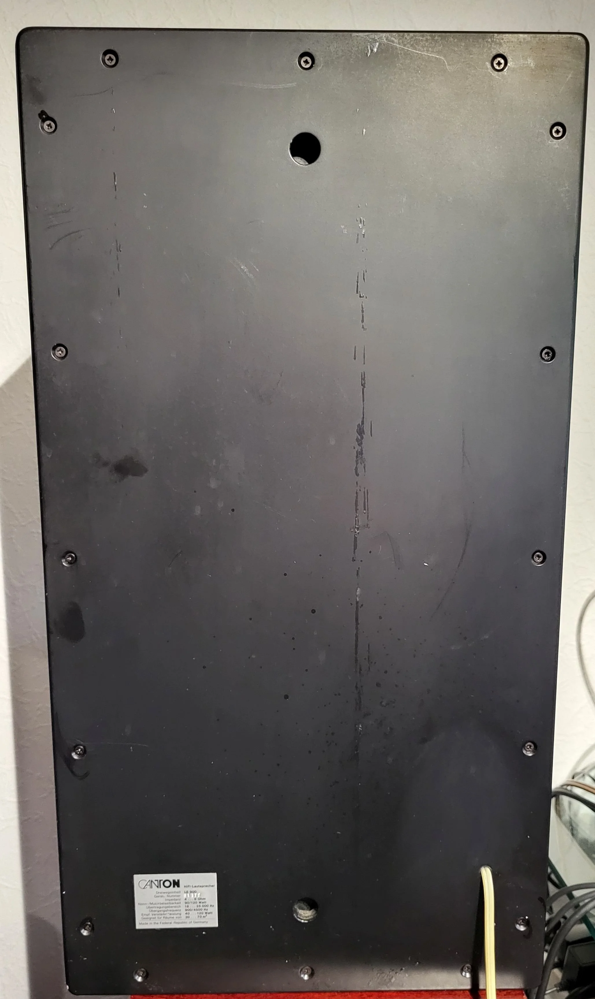 LE900_1_Back.jpg