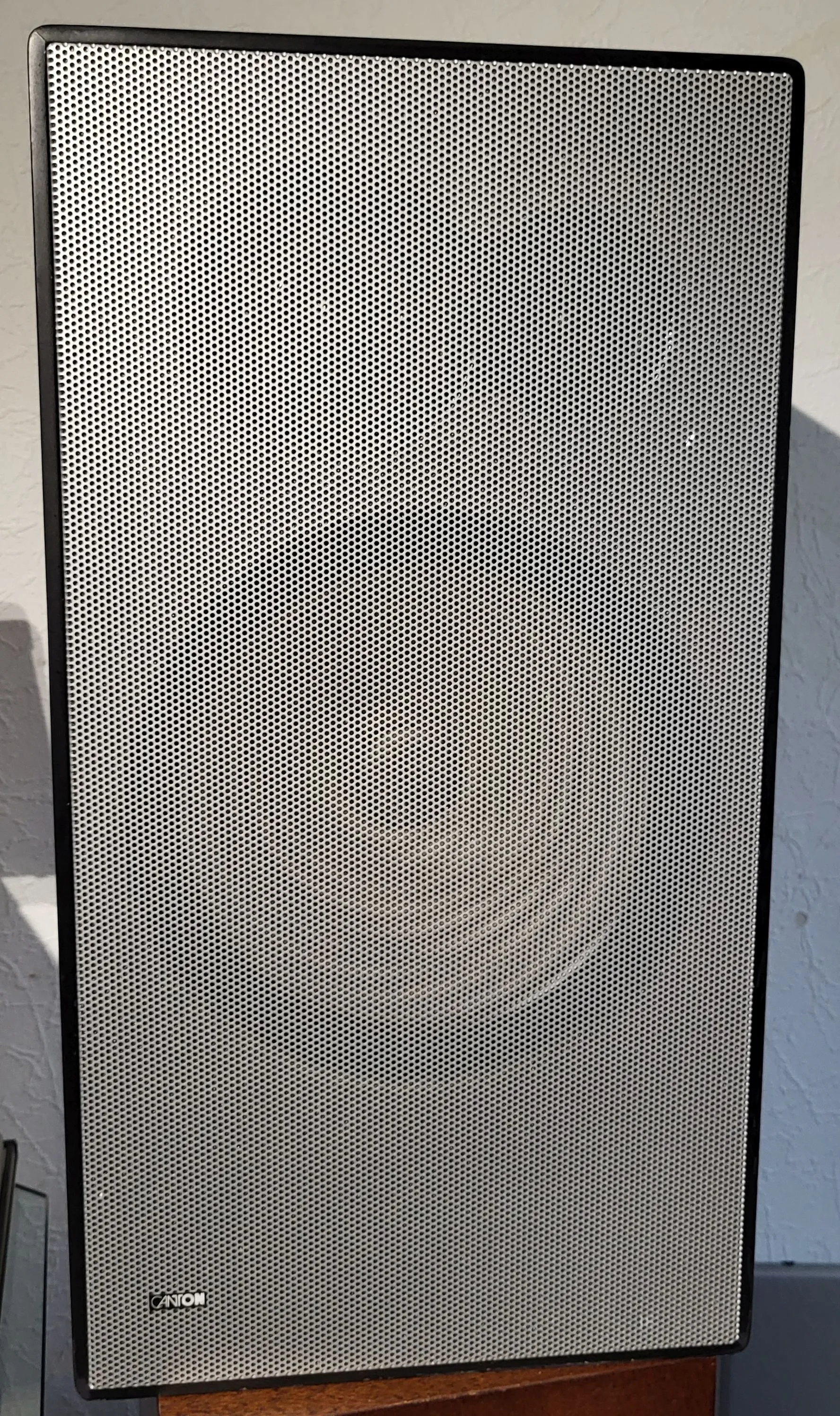 LE900_2_Front.jpg