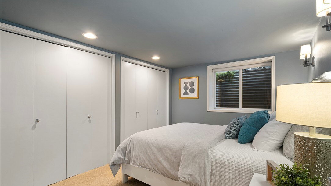 Bedroom at 1408 Magnolia Blvd W, Seattle, WA 98199
