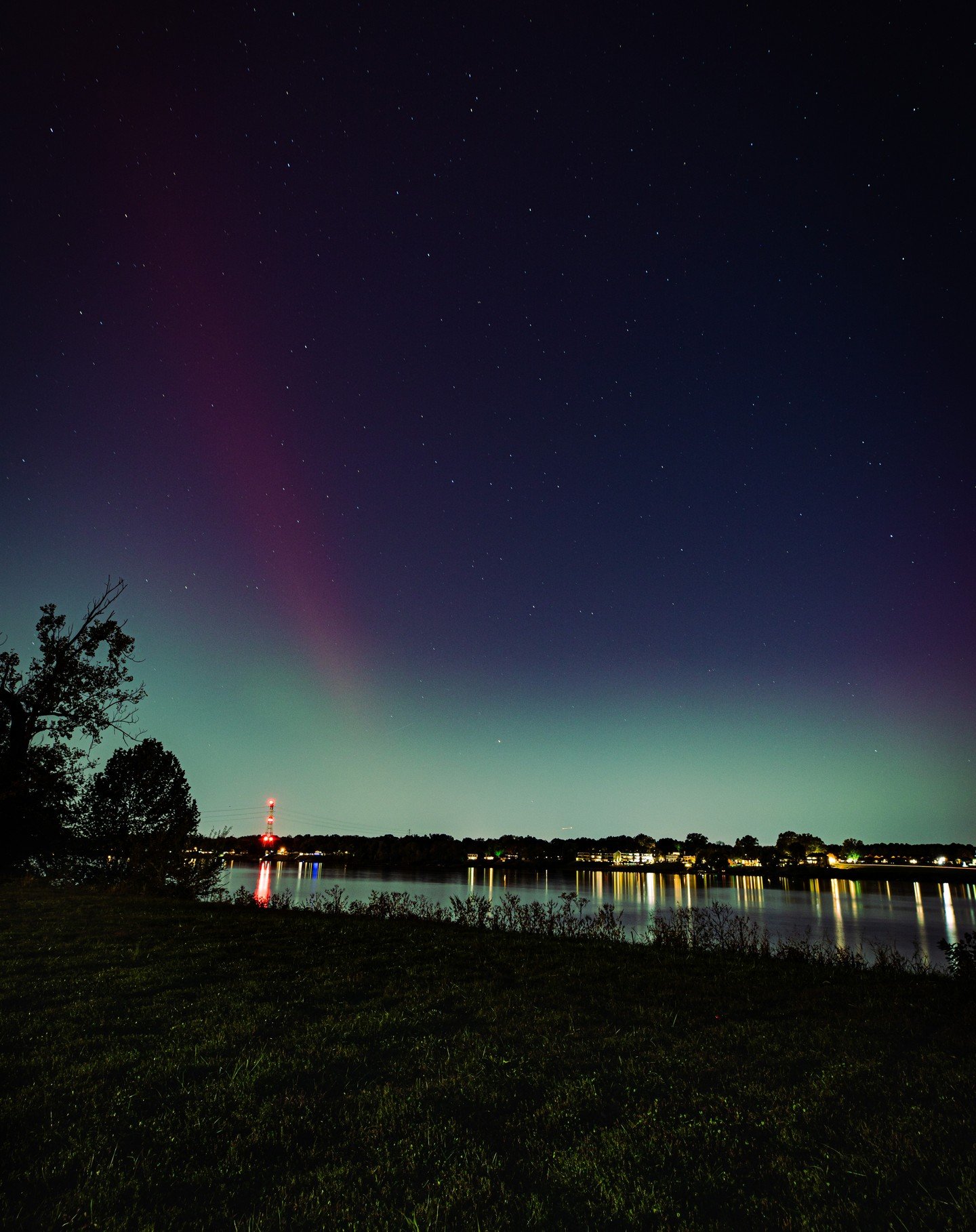 Three times in a year photographing these auroras and I learn something new every time.

:: I'm getting much better at manual focus in the pitch dark. But also focus can be overrated - stop overthinking the shit out of it!

:: Patience is KEY. Now th
