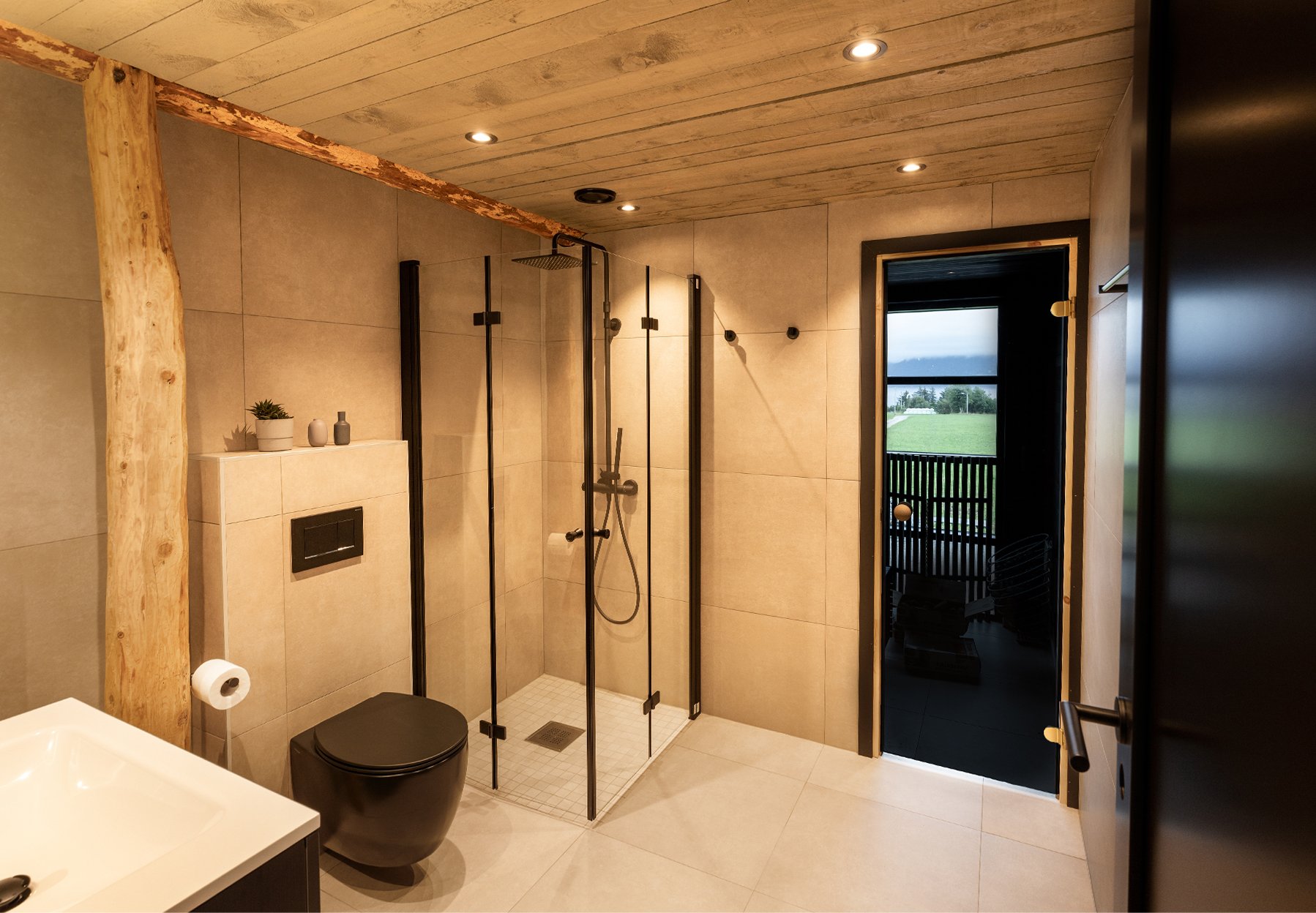  Bathroom 2, with a shower and a sauna. 
