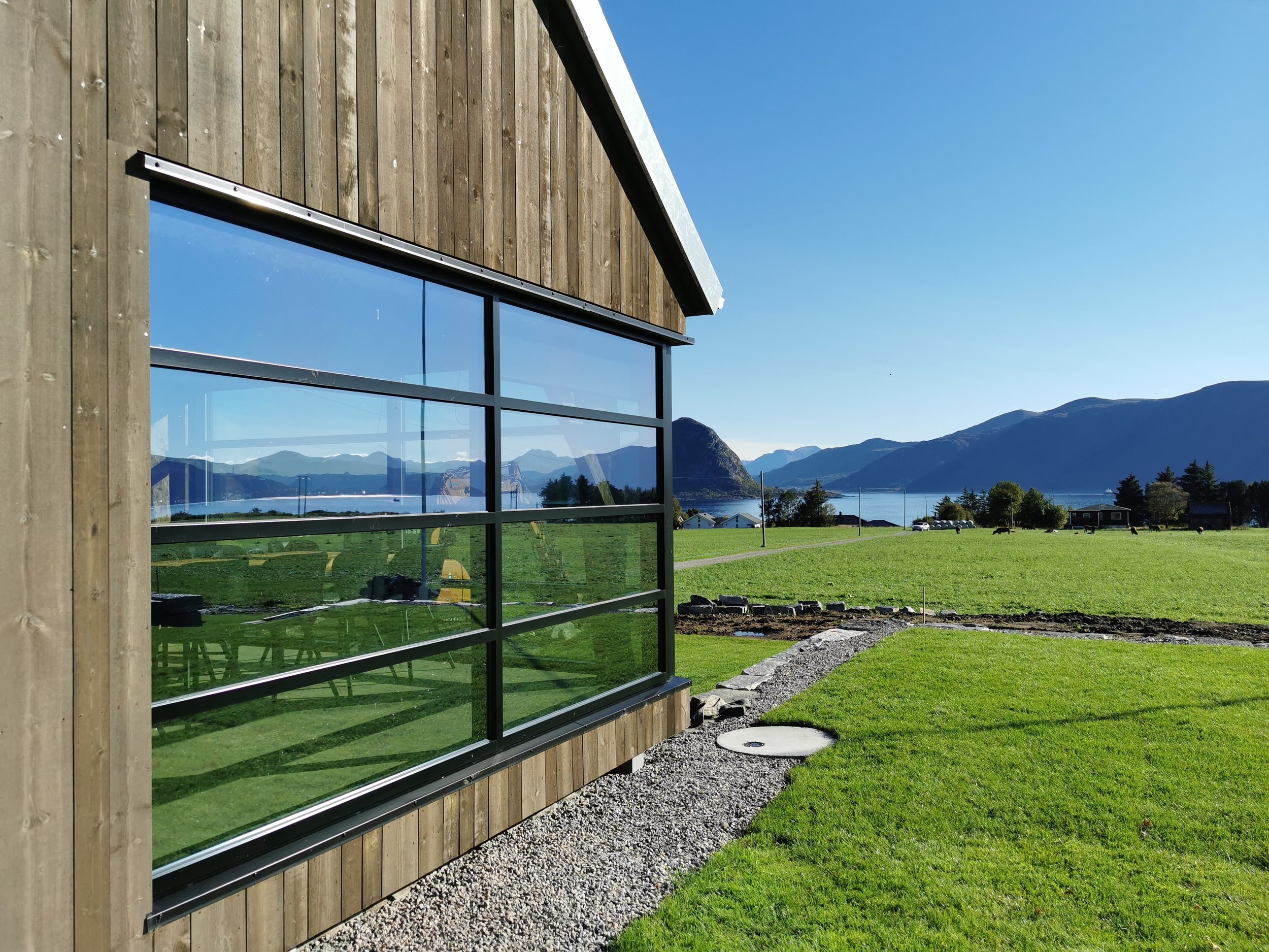 Large glass windows give plenty of light and magnificent views. 